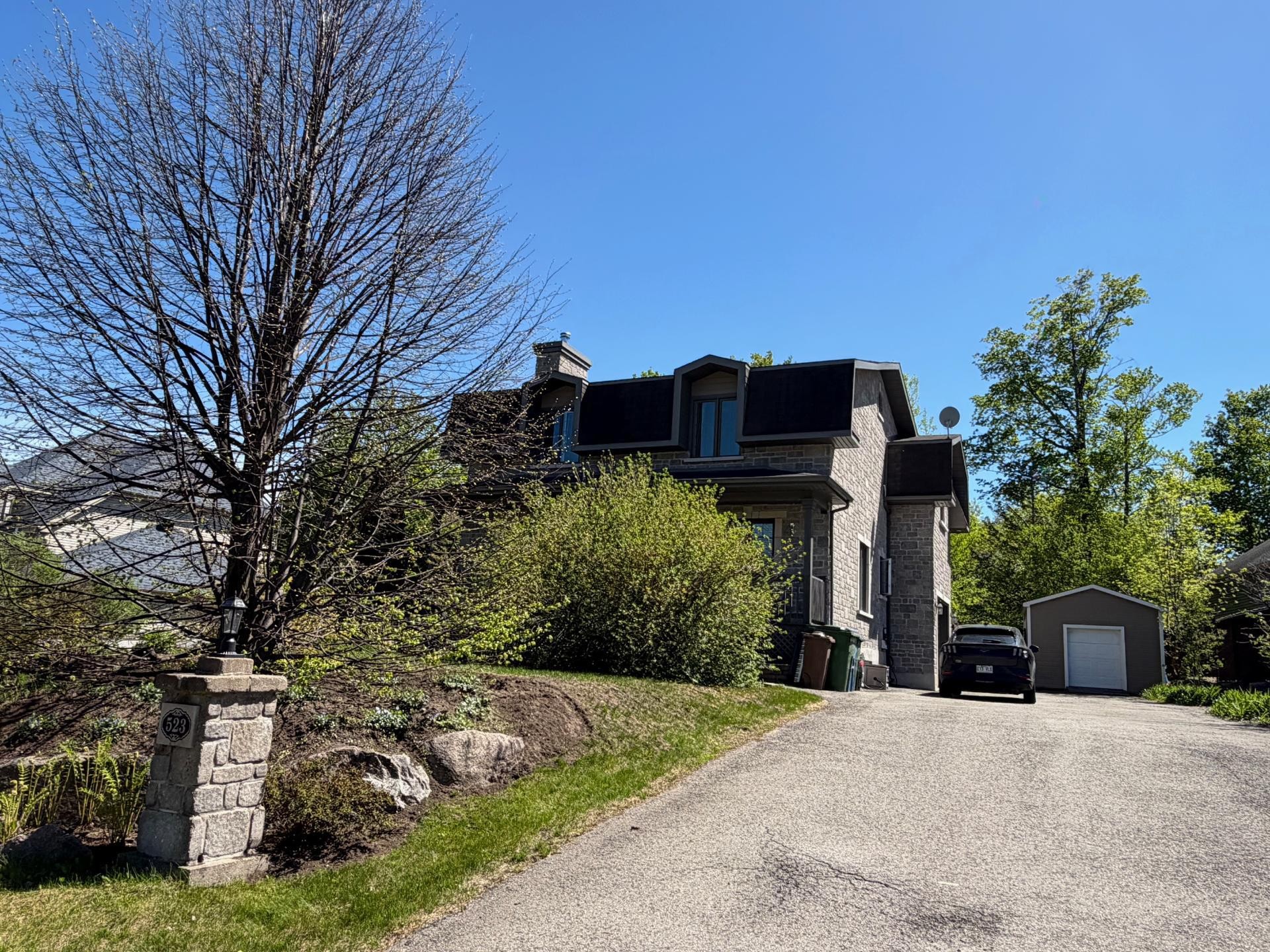 









523


Rue Lamontagne

,
Saint-Jérôme,




QC
J5L2M7

