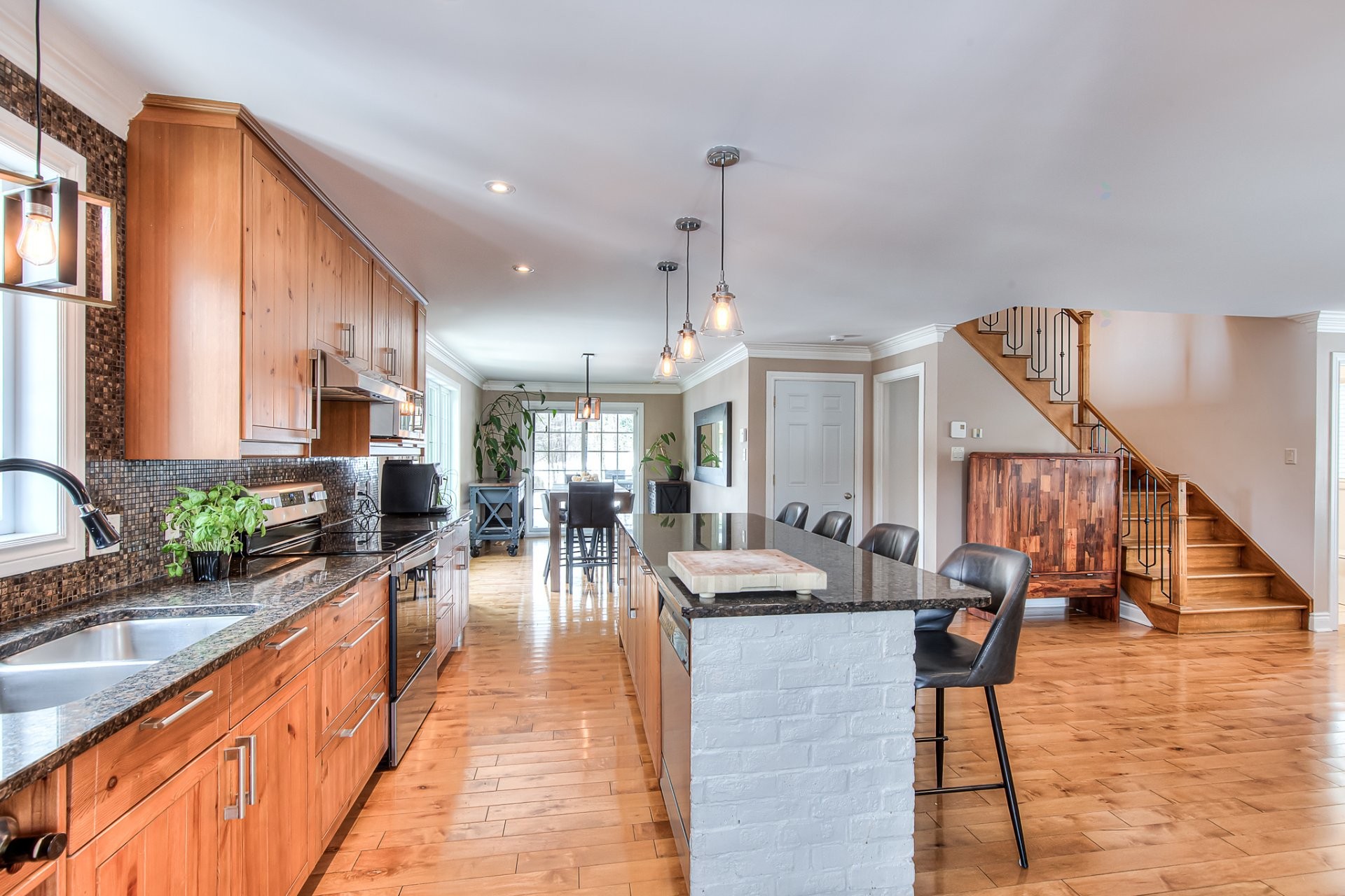 









523


Rue Lamontagne

,
Saint-Jérôme,




QC
J5L2M7

