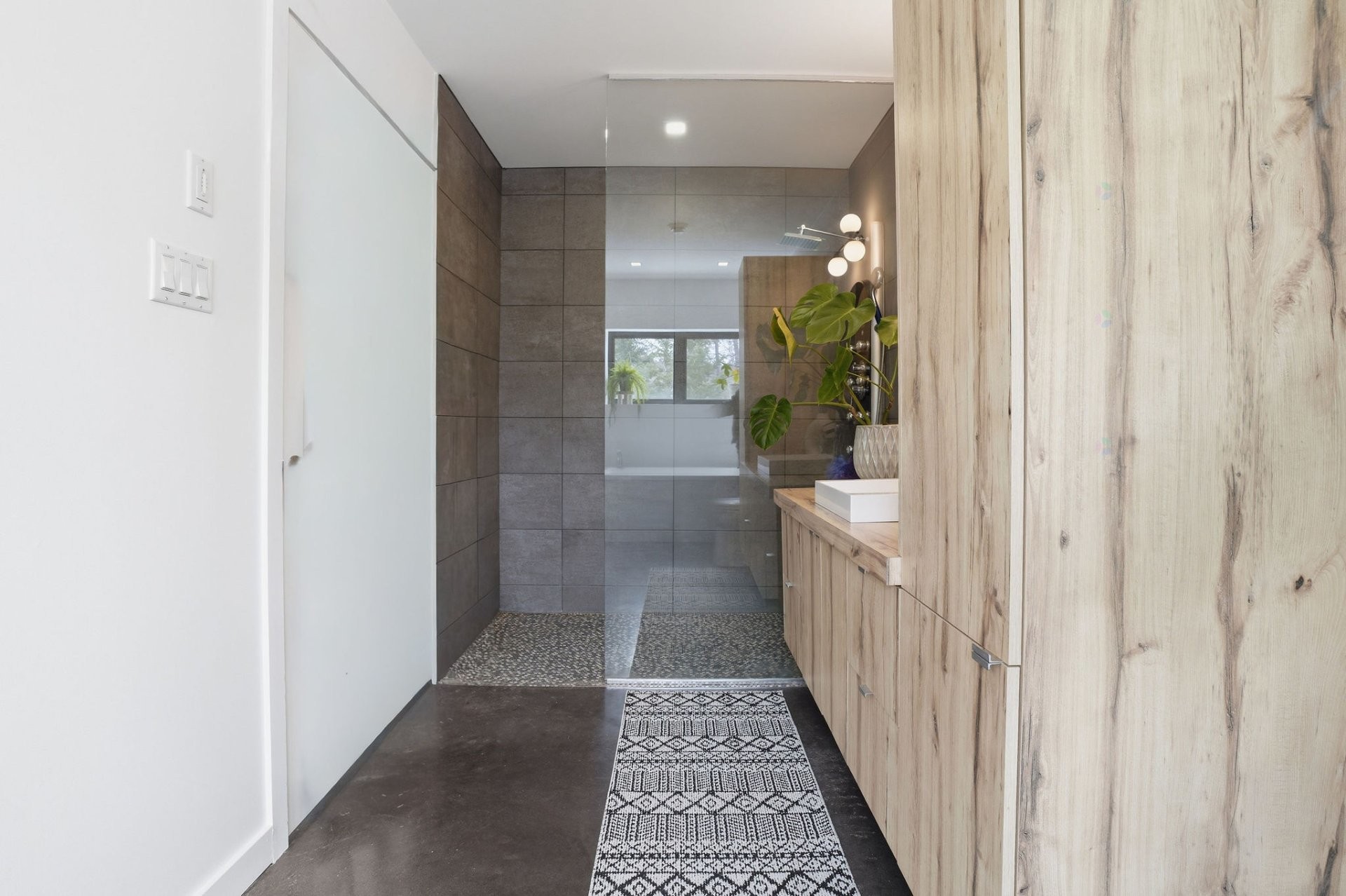 









6


Rue du Butor

,
Val-des-Monts,




QC
J8N0B7

