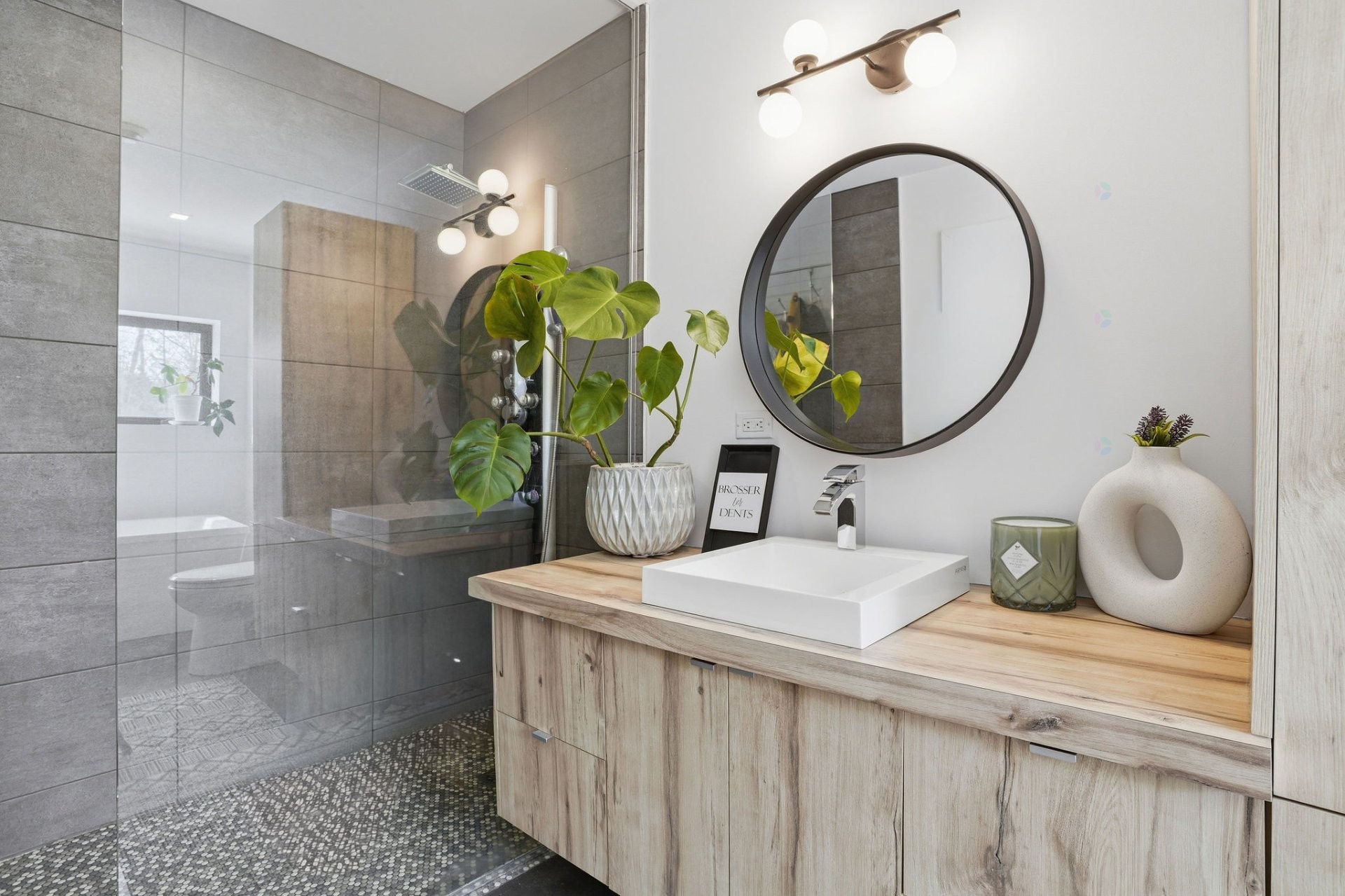 









6


Rue du Butor

,
Val-des-Monts,




QC
J8N0B7

