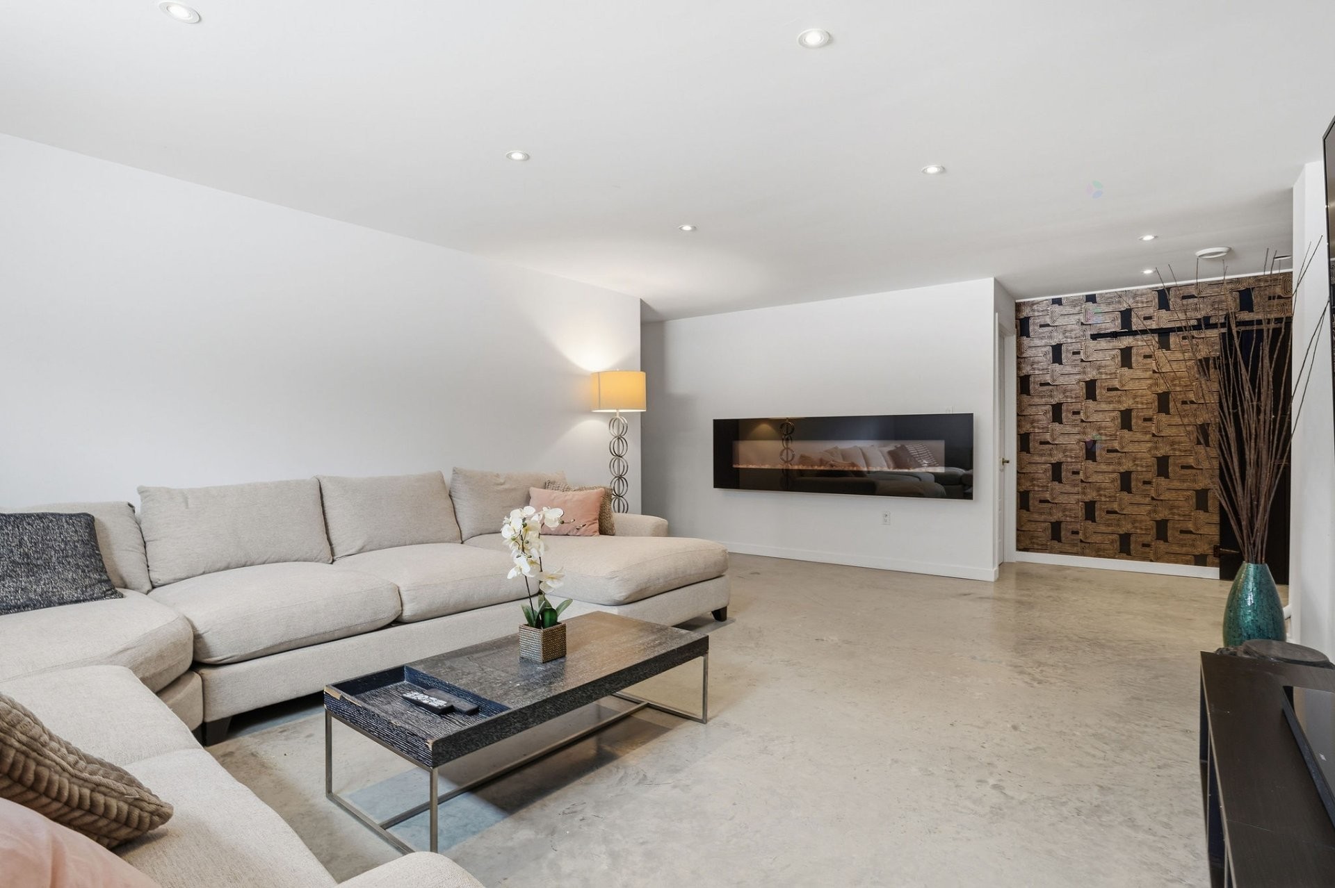 









6


Rue du Butor

,
Val-des-Monts,




QC
J8N0B7

