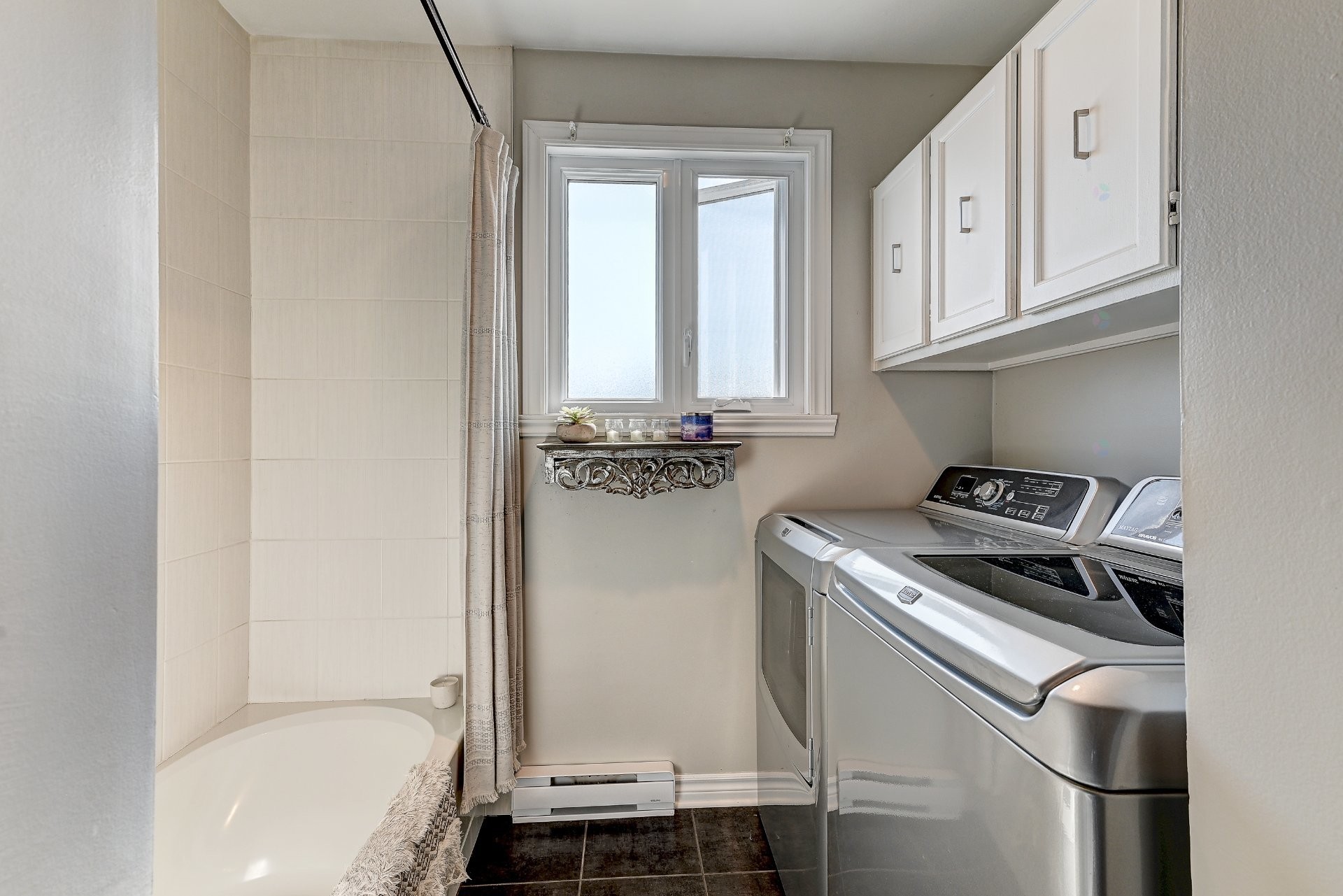 









1365


Place Alfred-DesRochers

,
Sainte-Catherine,




QC
J5C1E3

