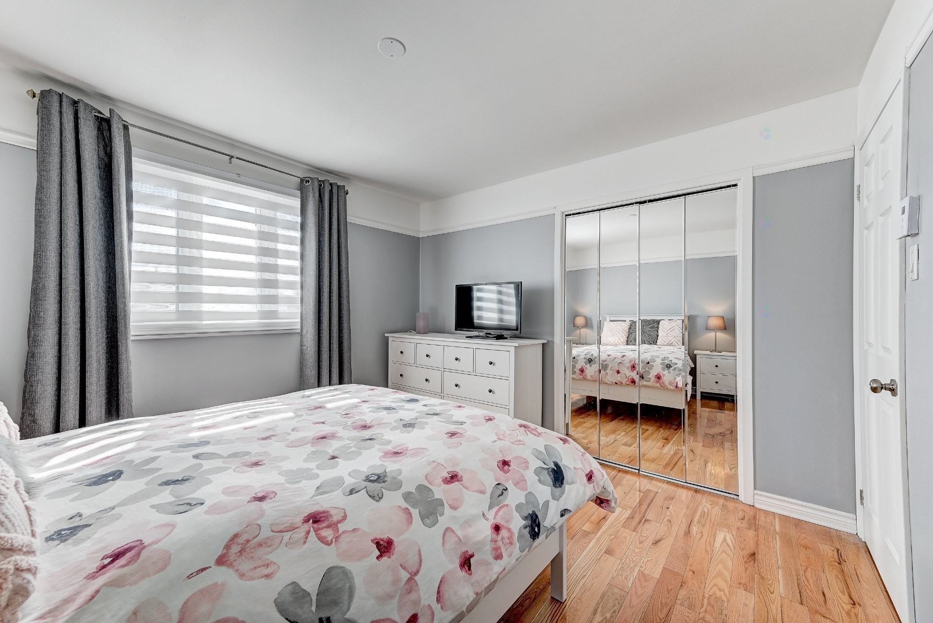 









1365


Place Alfred-DesRochers

,
Sainte-Catherine,




QC
J5C1E3

