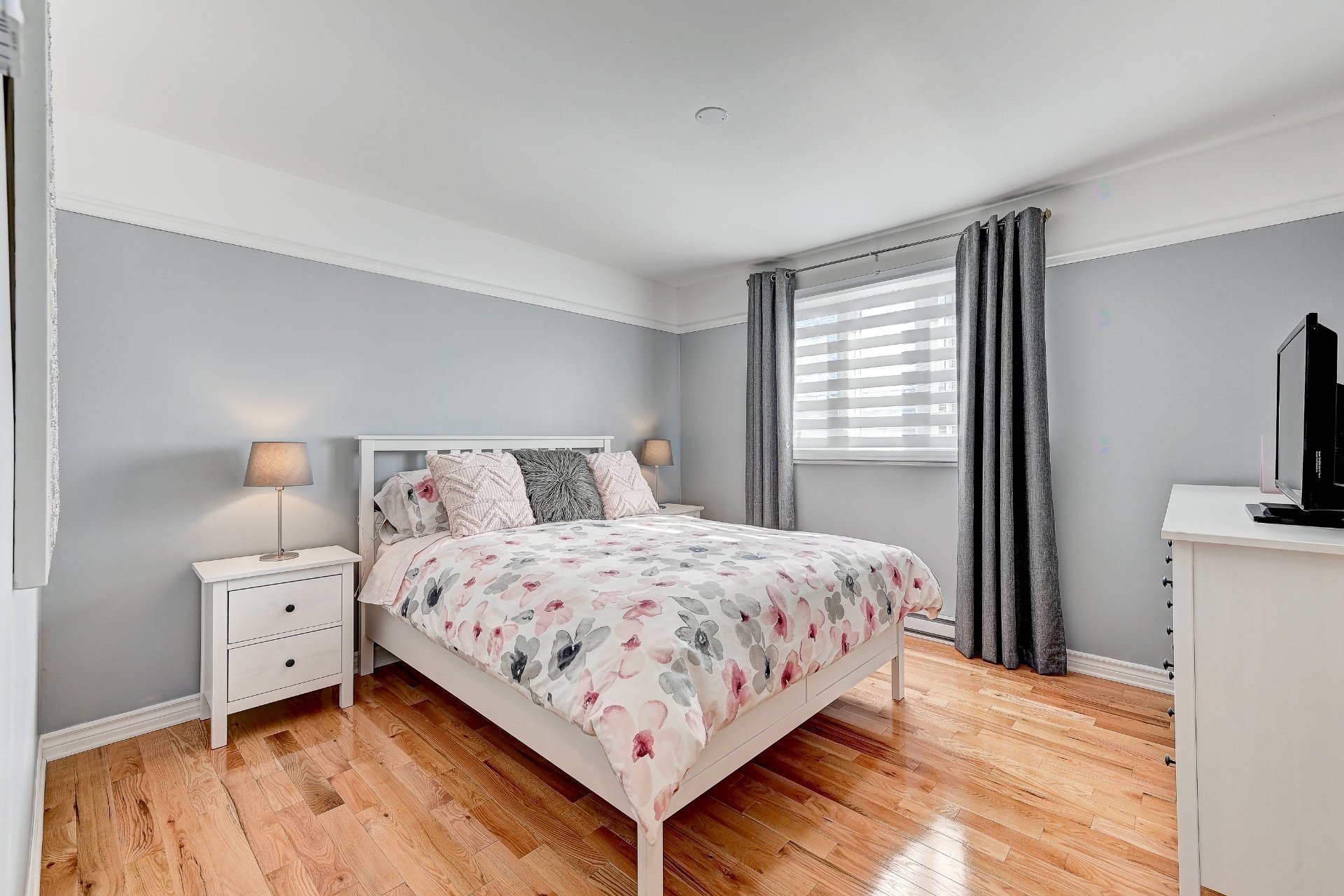 









1365


Place Alfred-DesRochers

,
Sainte-Catherine,




QC
J5C1E3

