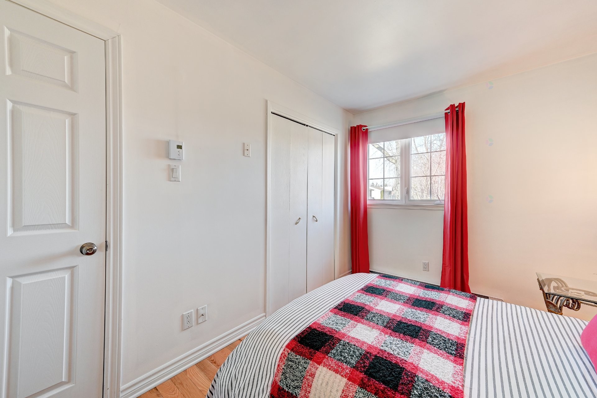 









1365


Place Alfred-DesRochers

,
Sainte-Catherine,




QC
J5C1E3

