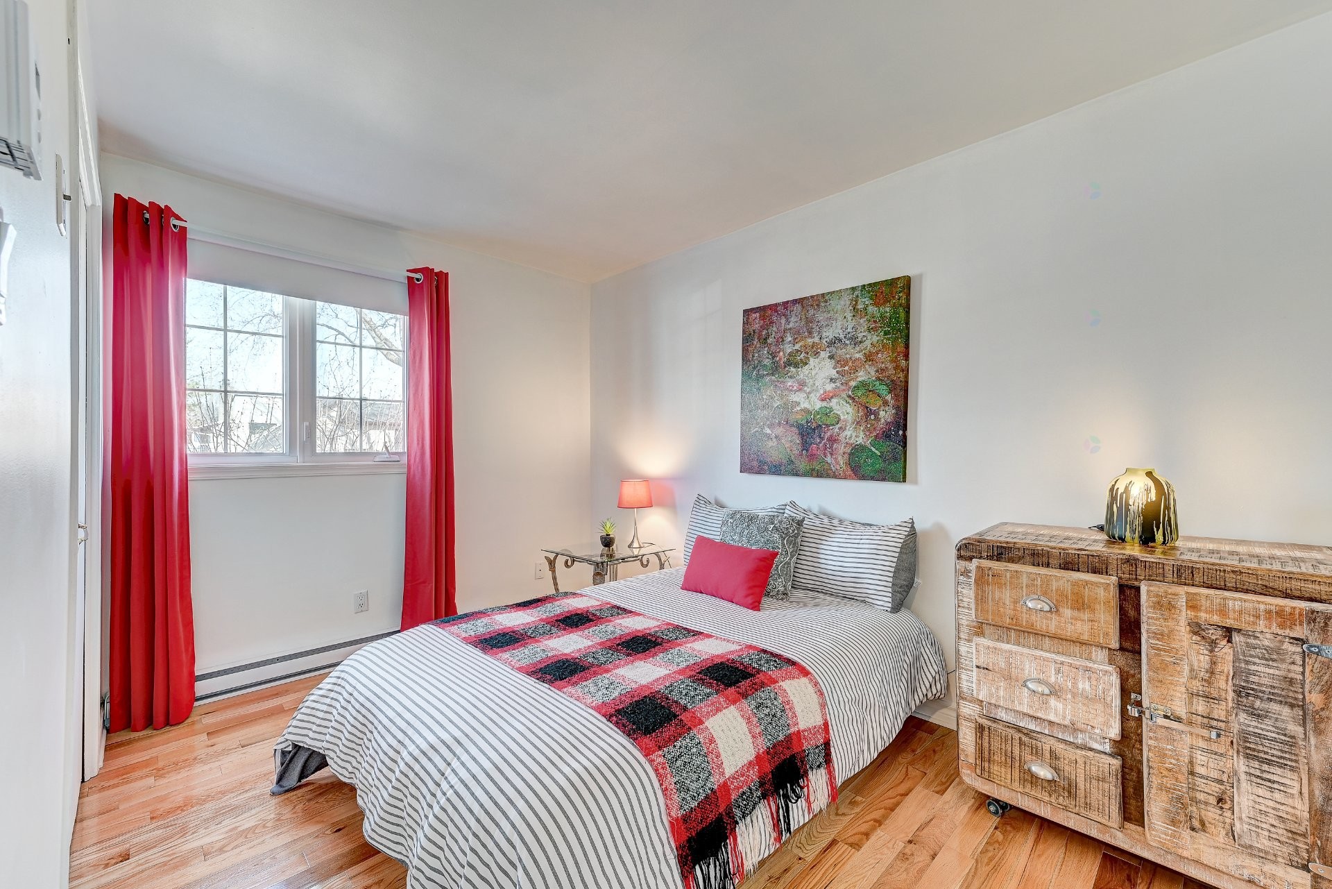 









1365


Place Alfred-DesRochers

,
Sainte-Catherine,




QC
J5C1E3

