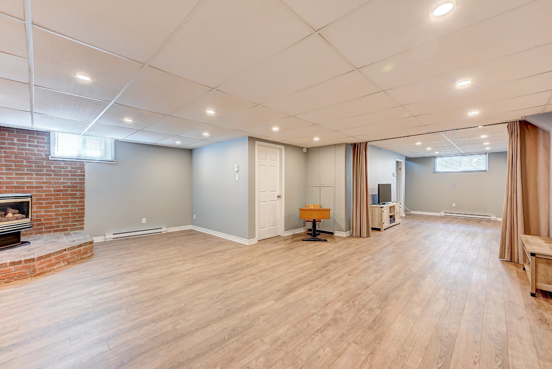 









1365


Place Alfred-DesRochers

,
Sainte-Catherine,




QC
J5C1E3

