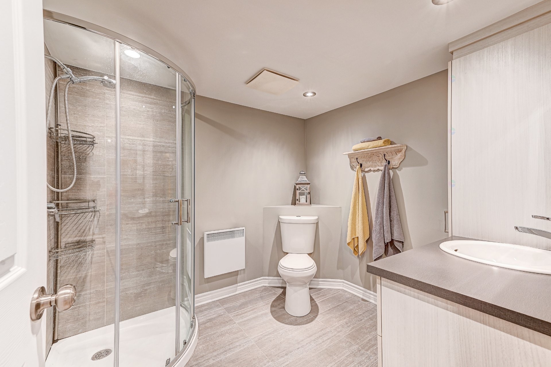 









1365


Place Alfred-DesRochers

,
Sainte-Catherine,




QC
J5C1E3

