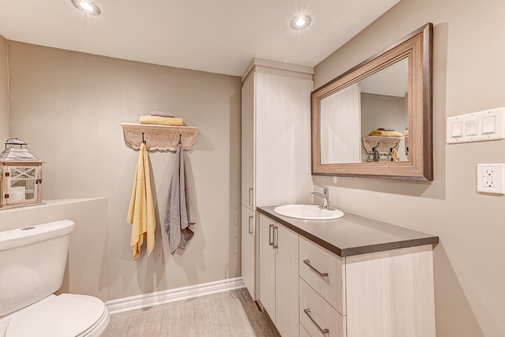 









1365


Place Alfred-DesRochers

,
Sainte-Catherine,




QC
J5C1E3

