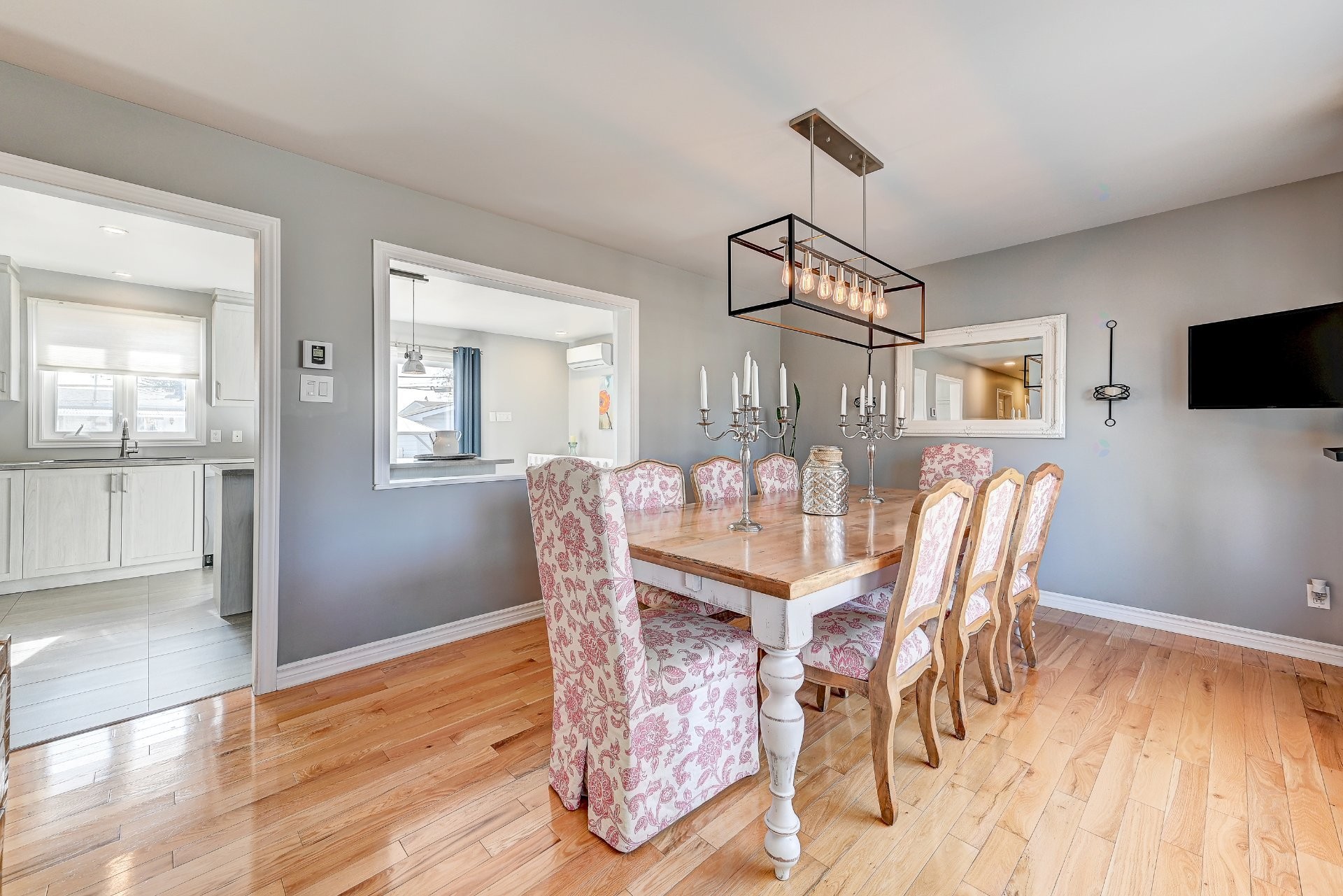 









1365


Place Alfred-DesRochers

,
Sainte-Catherine,




QC
J5C1E3

