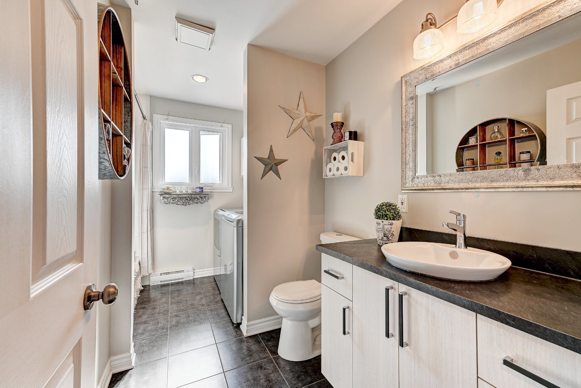 









1365


Place Alfred-DesRochers

,
Sainte-Catherine,




QC
J5C1E3

