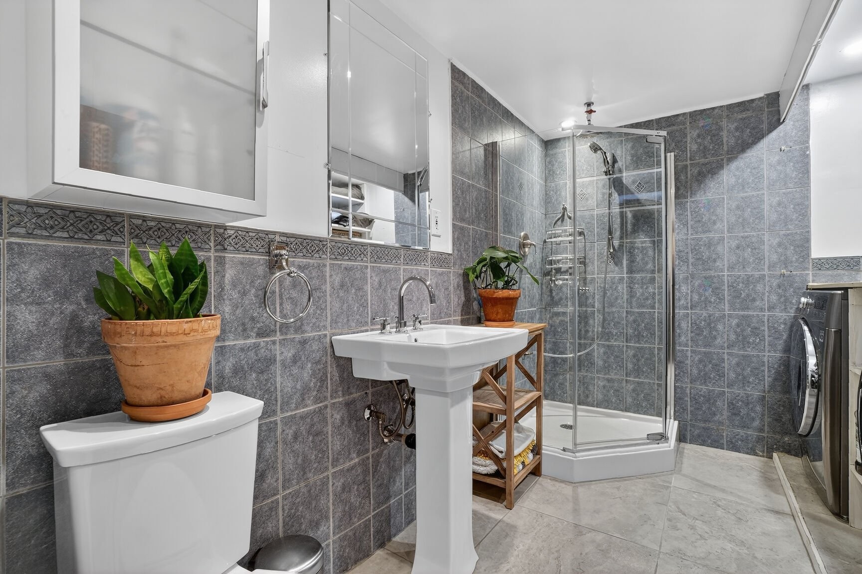 









185

 - 187


Rue Varry

,
Montréal (Saint-Laurent),




QC
H4N1A4

