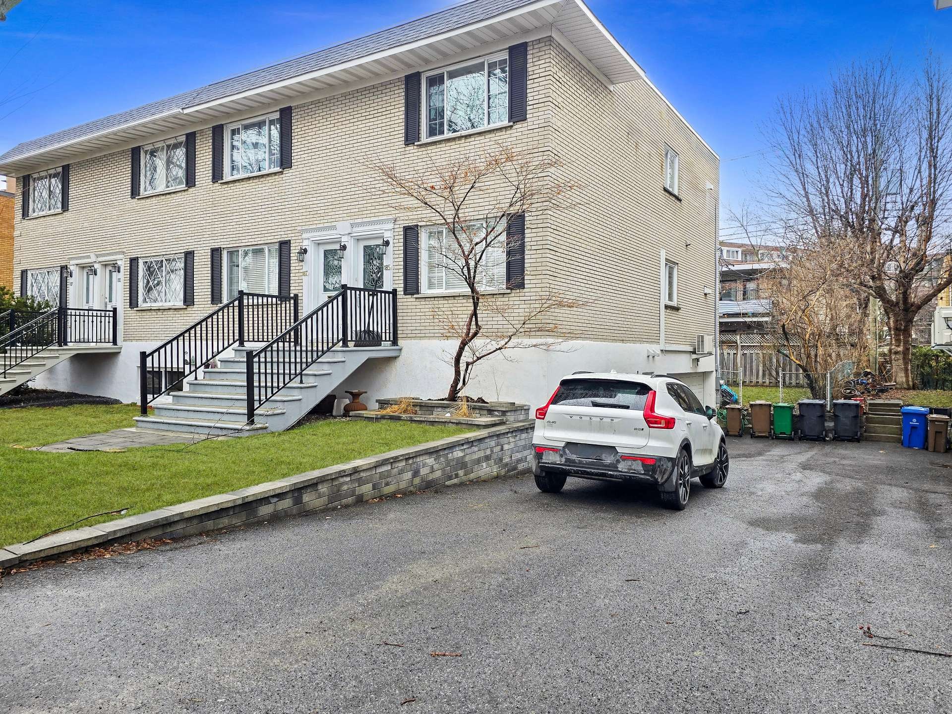 









185

 - 187


Rue Varry

,
Montréal (Saint-Laurent),




QC
H4N1A4

