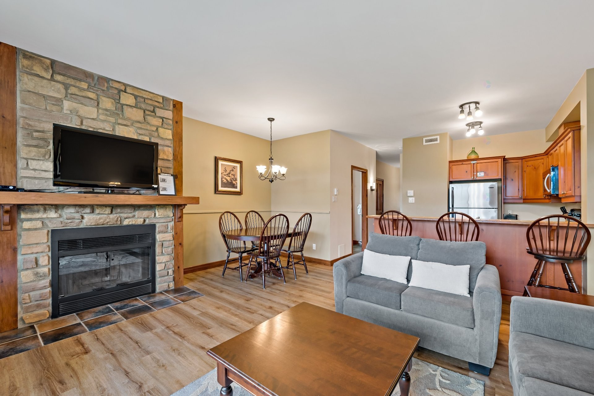 









225


Rue du Mont-Plaisant

, 7,
Mont-Tremblant,




QC
J8E1L2

