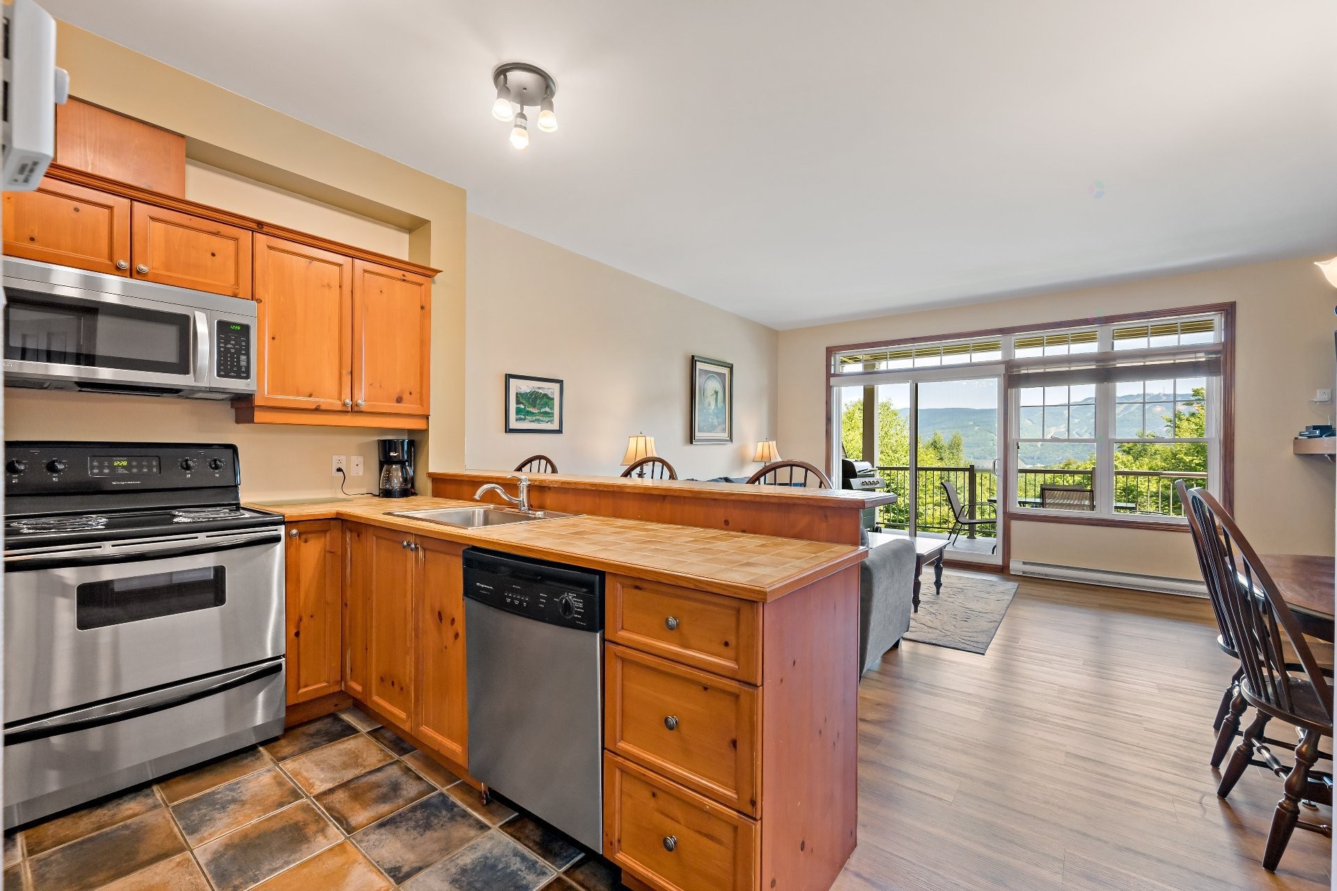 









225


Rue du Mont-Plaisant

, 7,
Mont-Tremblant,




QC
J8E1L2

