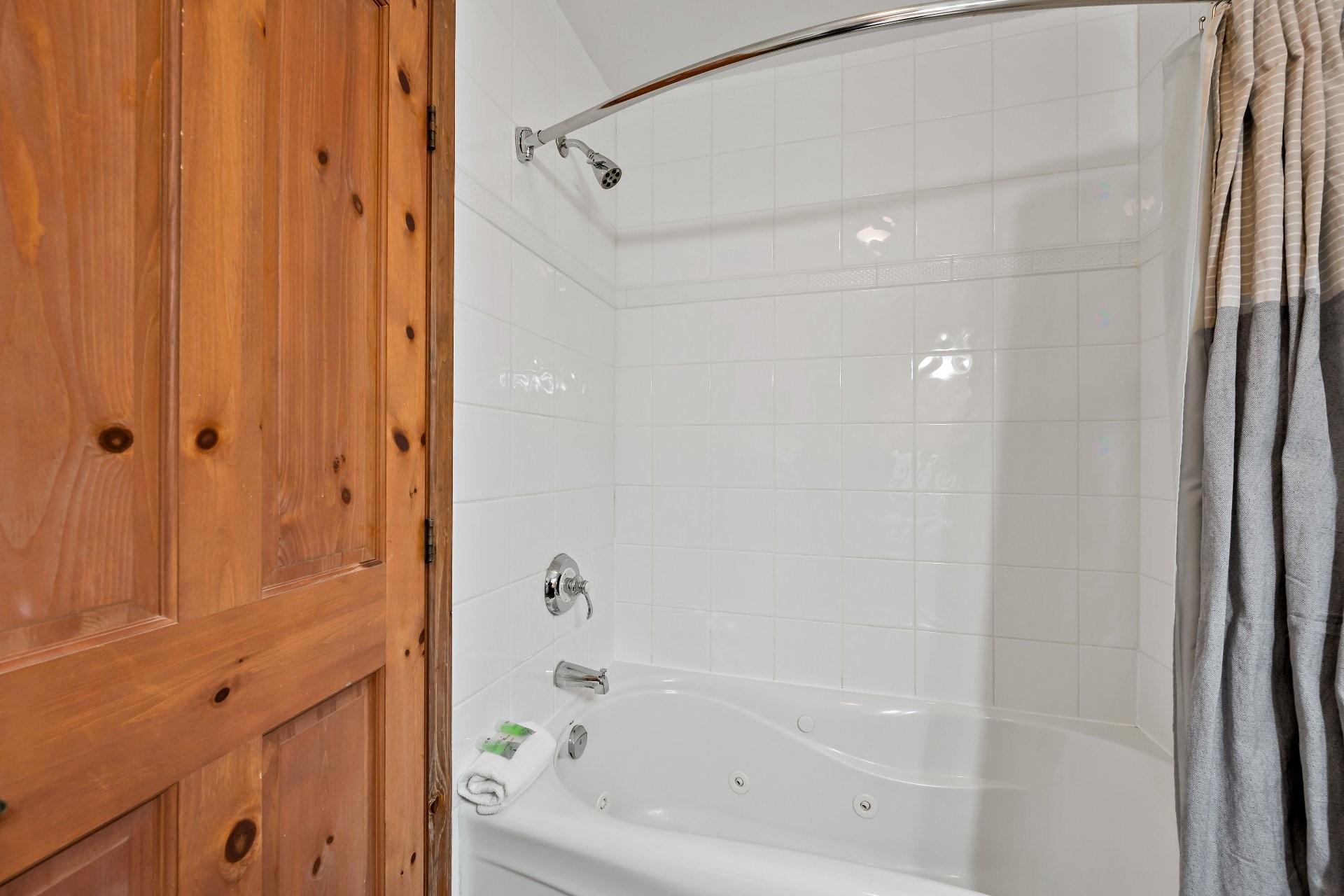 









225


Rue du Mont-Plaisant

, 7,
Mont-Tremblant,




QC
J8E1L2

