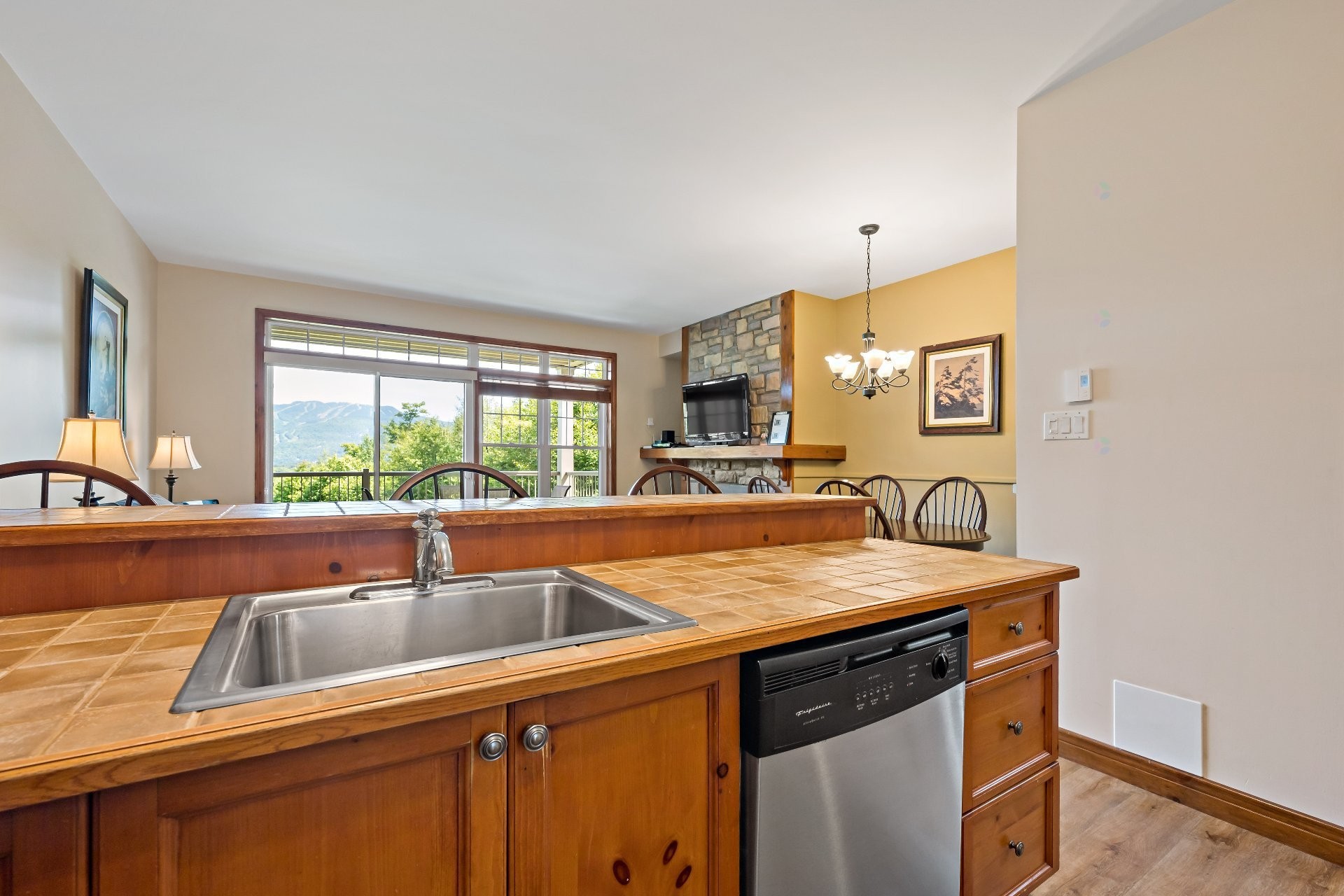 









225


Rue du Mont-Plaisant

, 7,
Mont-Tremblant,




QC
J8E1L2

