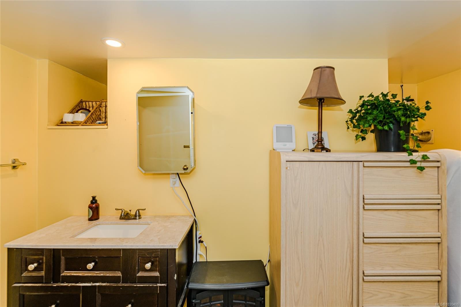 









821


Fulford-Ganges

Rd,
Salt Spring,




BC
V8K 2G4

