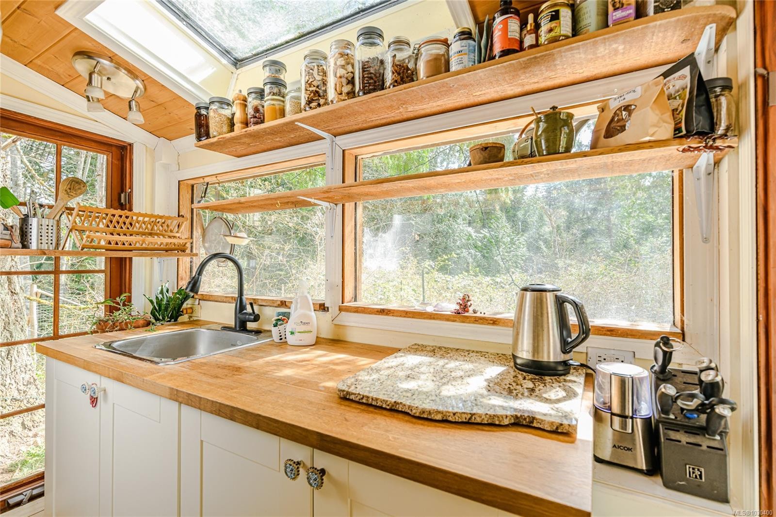 









821


Fulford-Ganges

Rd,
Salt Spring,




BC
V8K 2G4

