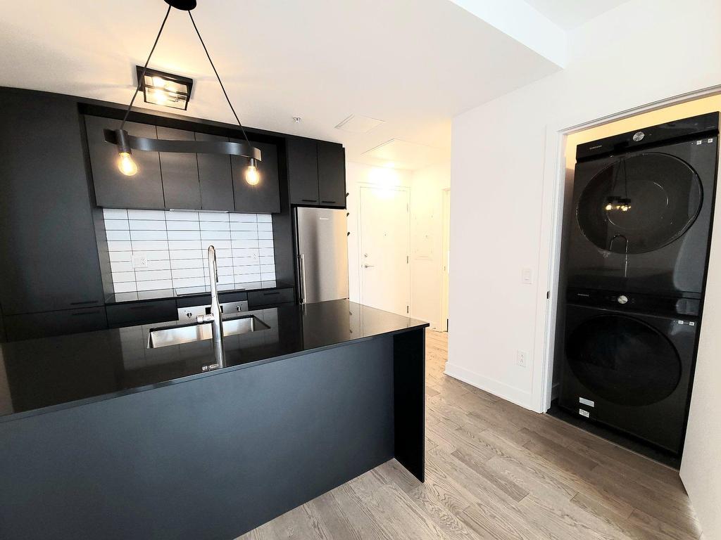 









1150


Boul. René-Lévesque E.

, 1218,
Ville-Marie (Montréal),




QC
H2L0J6

