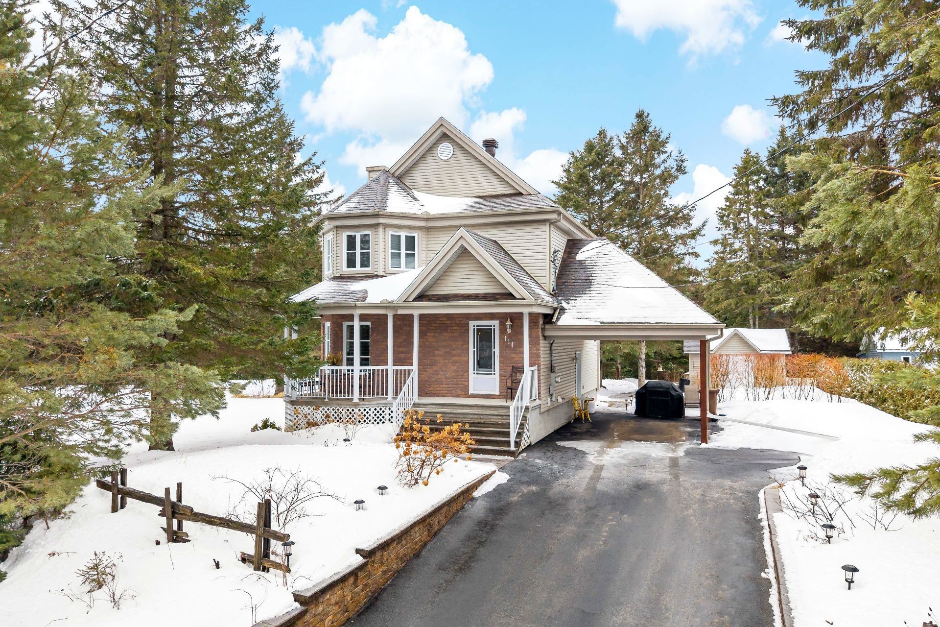 









111


Rue des Villageois

,
Mont-Blanc,




QC
J0T2G0


