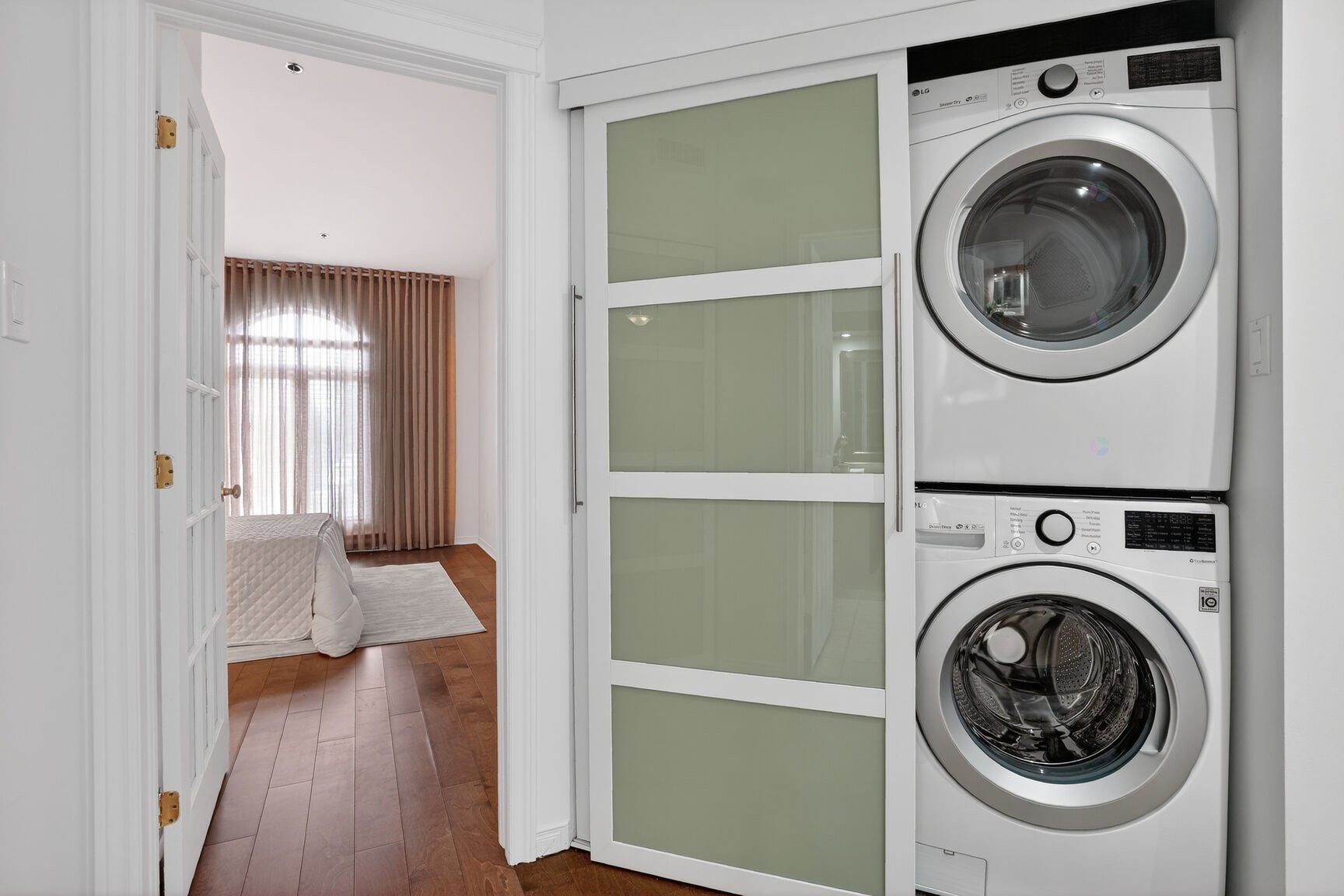 









275


Rue Upper Edison

, 105,
Saint-Lambert,




QC
J4R2W1

