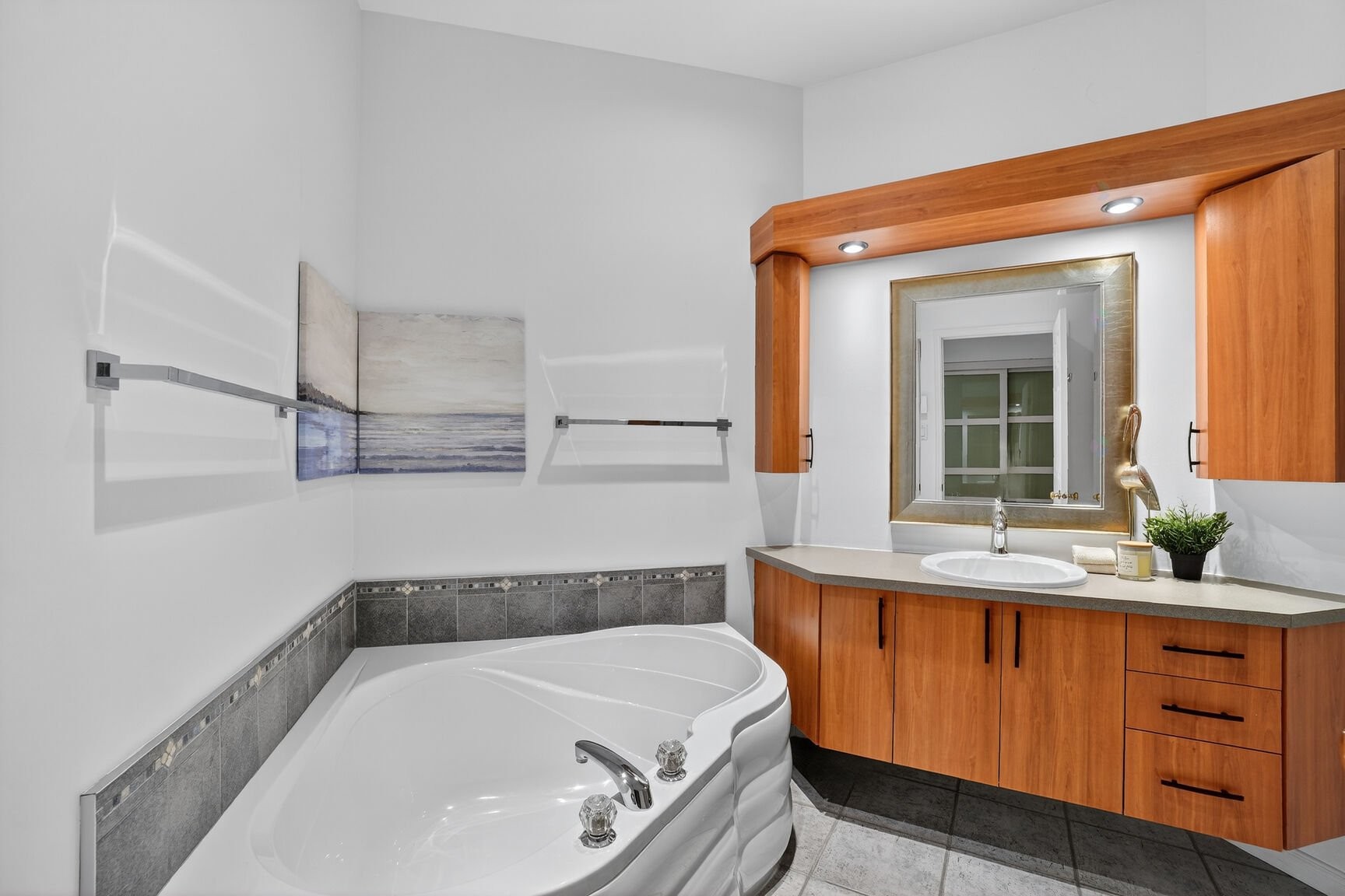 









275


Rue Upper Edison

, 105,
Saint-Lambert,




QC
J4R2W1

