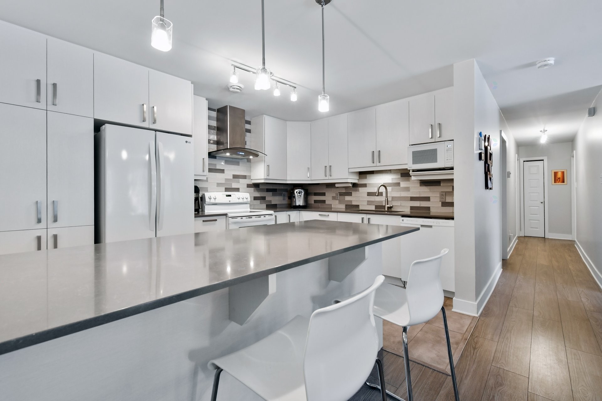 









390


Place du Louvre

, 103,
Mascouche,




QC
J7K0T2

