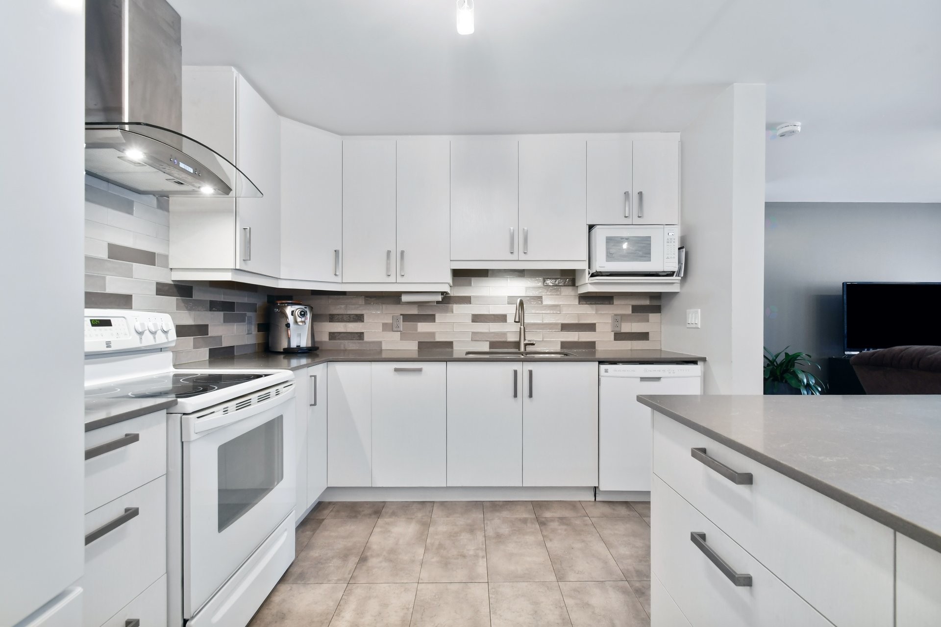 









390


Place du Louvre

, 103,
Mascouche,




QC
J7K0T2

