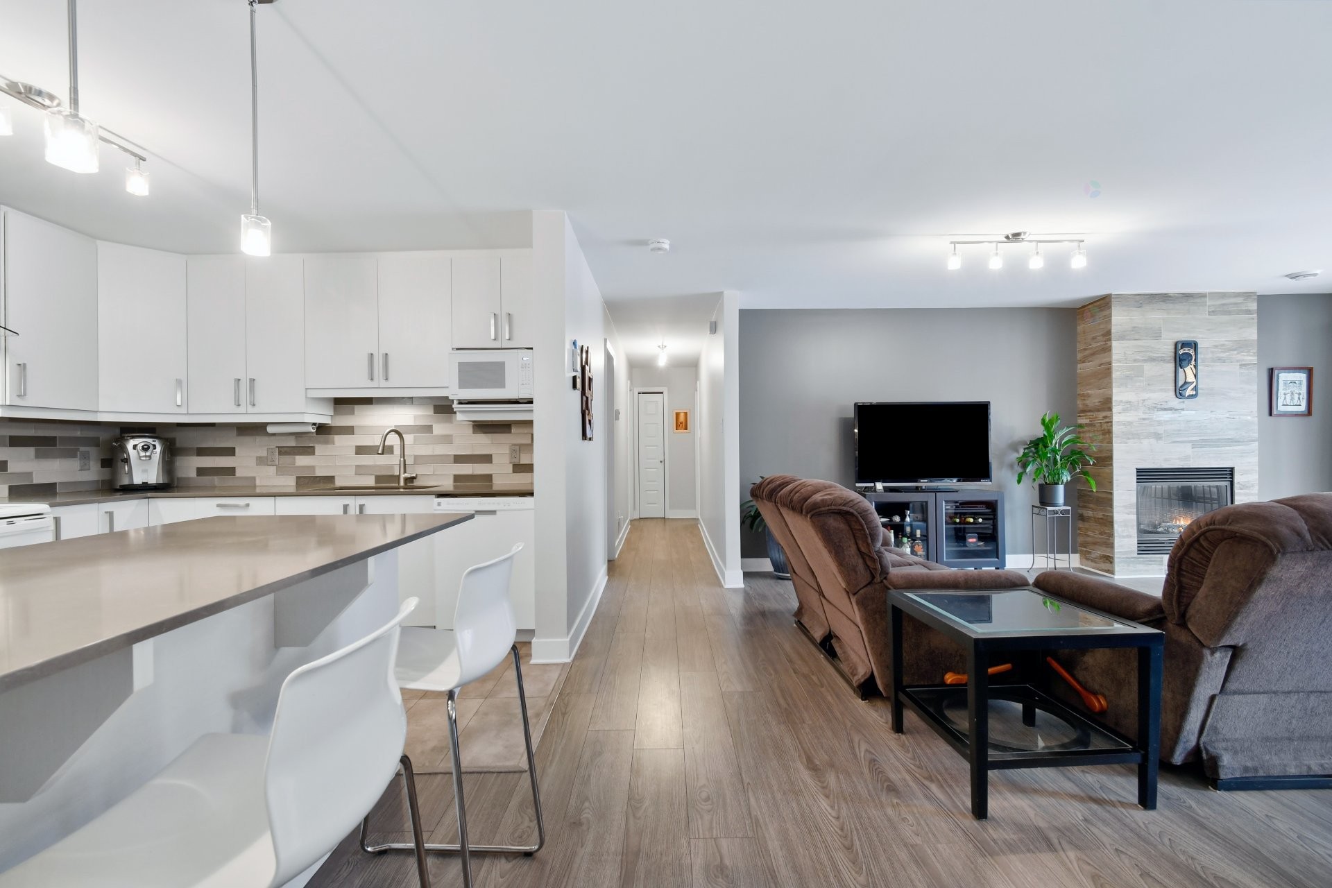 









390


Place du Louvre

, 103,
Mascouche,




QC
J7K0T2

