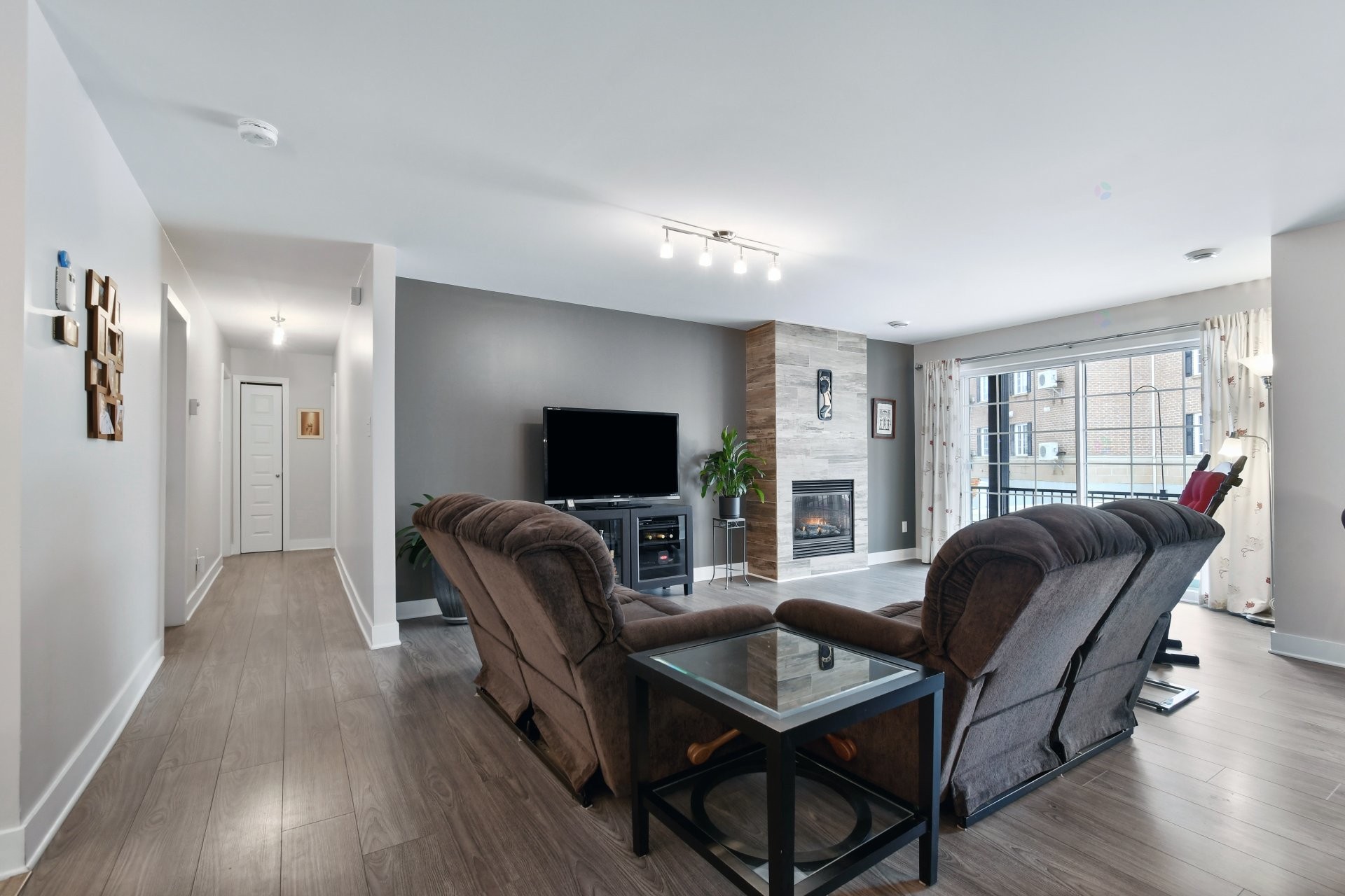 









390


Place du Louvre

, 103,
Mascouche,




QC
J7K0T2

