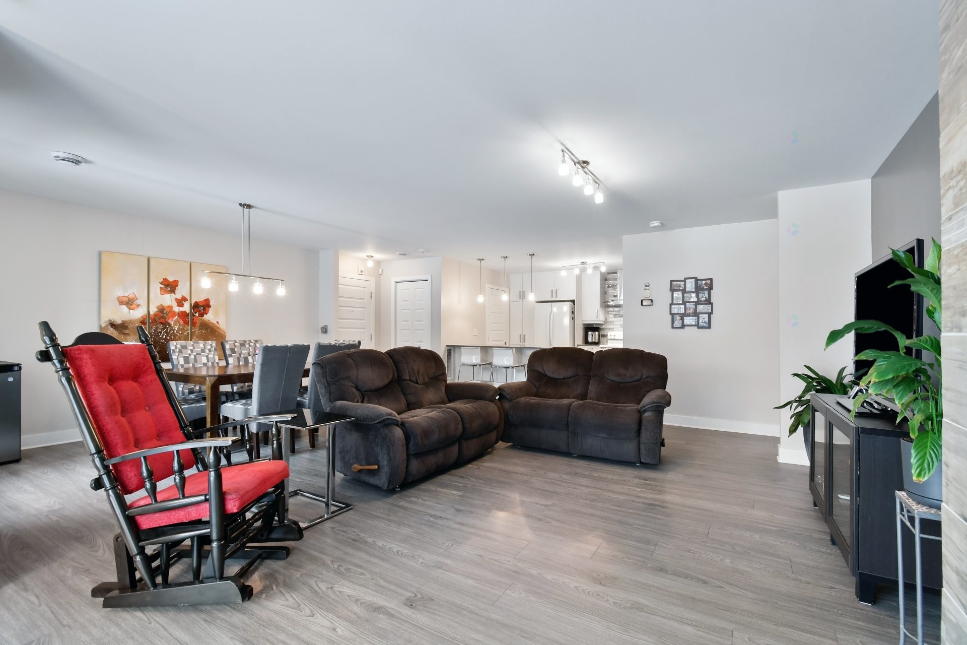 









390


Place du Louvre

, 103,
Mascouche,




QC
J7K0T2

