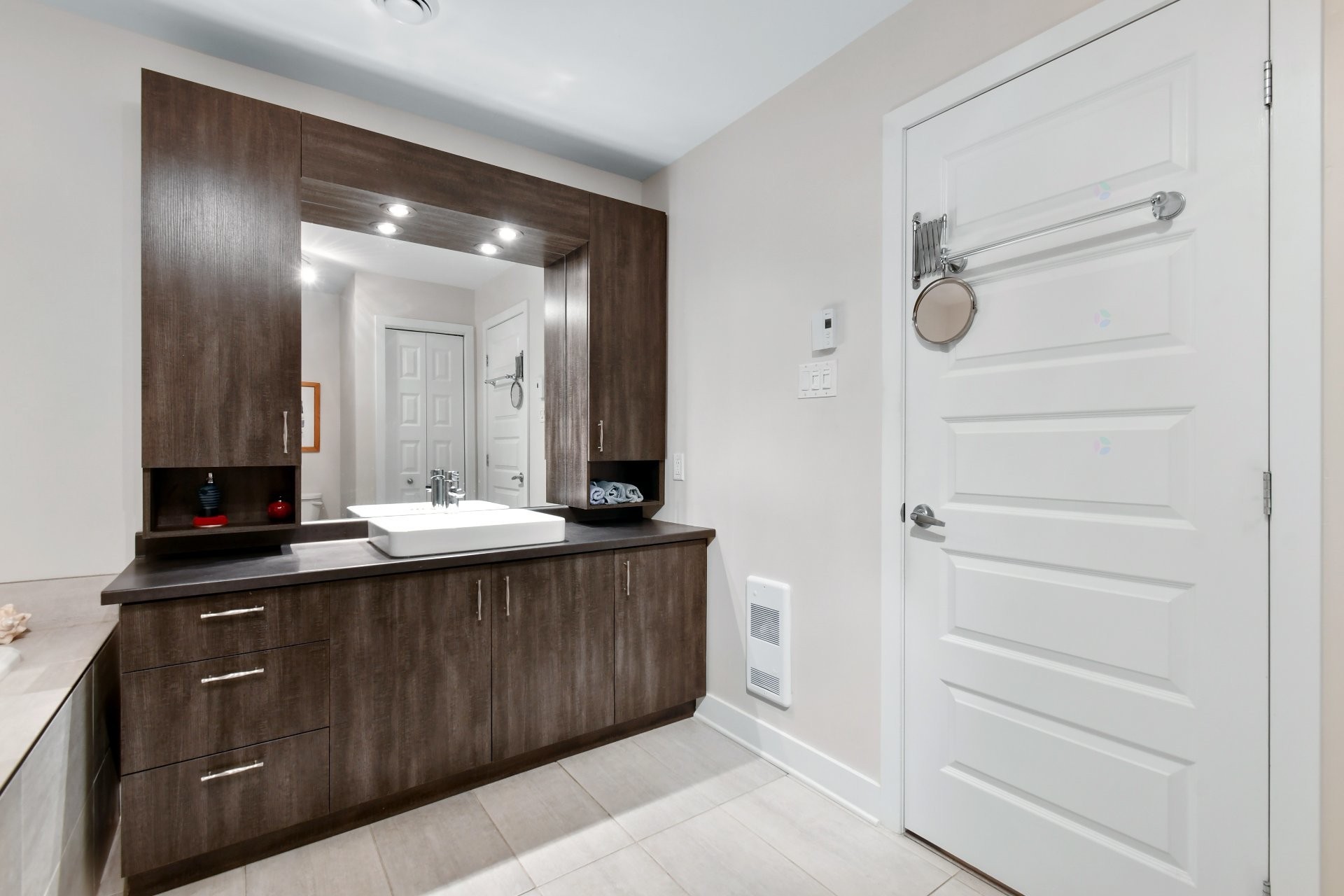 









390


Place du Louvre

, 103,
Mascouche,




QC
J7K0T2

