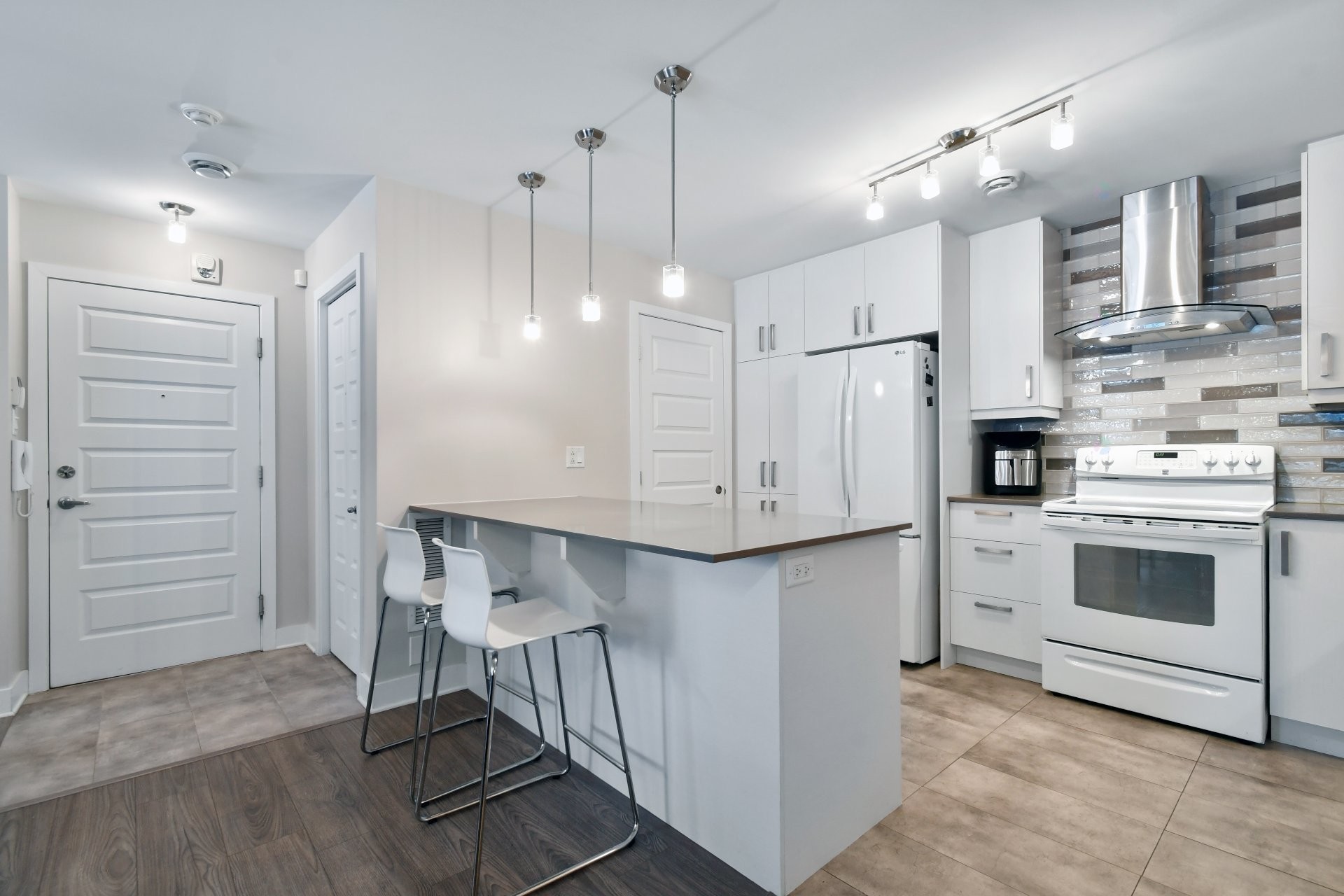 









390


Place du Louvre

, 103,
Mascouche,




QC
J7K0T2

