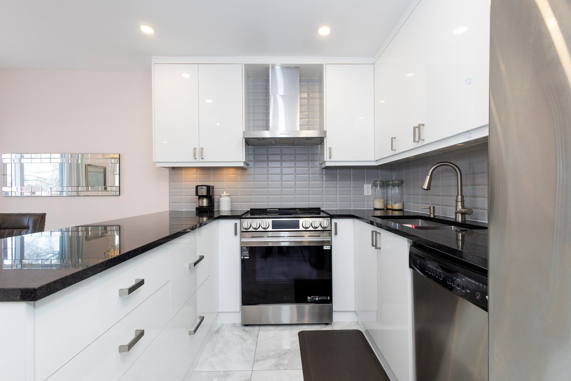 









610


Mtée Montrougeau

,
Laval (Fabreville),




QC
H7P5L1

