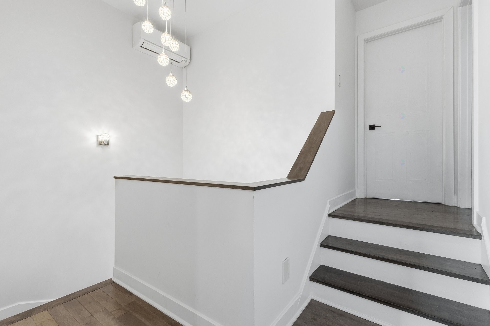 









610


Mtée Montrougeau

,
Laval (Fabreville),




QC
H7P5L1

