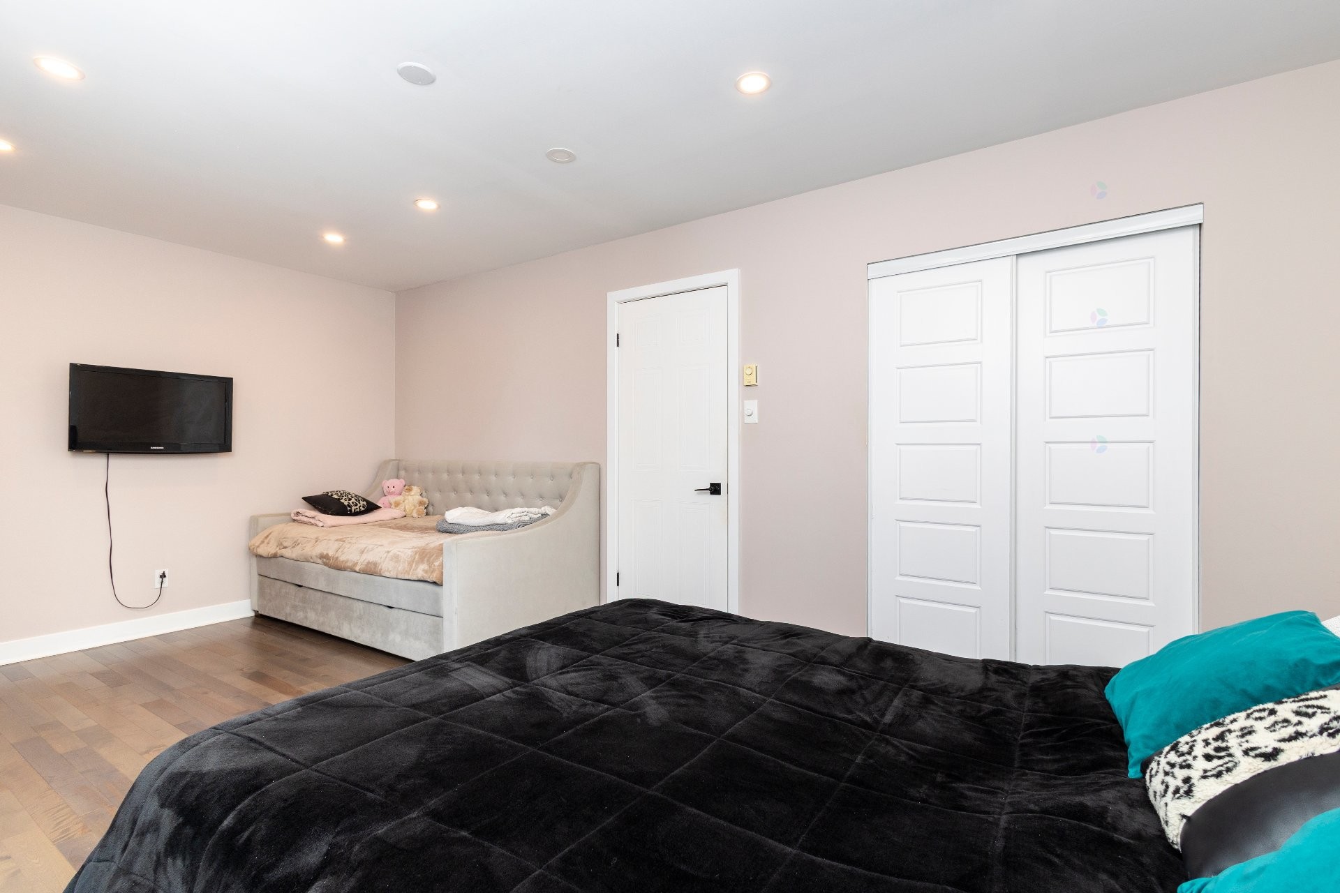 









610


Mtée Montrougeau

,
Laval (Fabreville),




QC
H7P5L1

