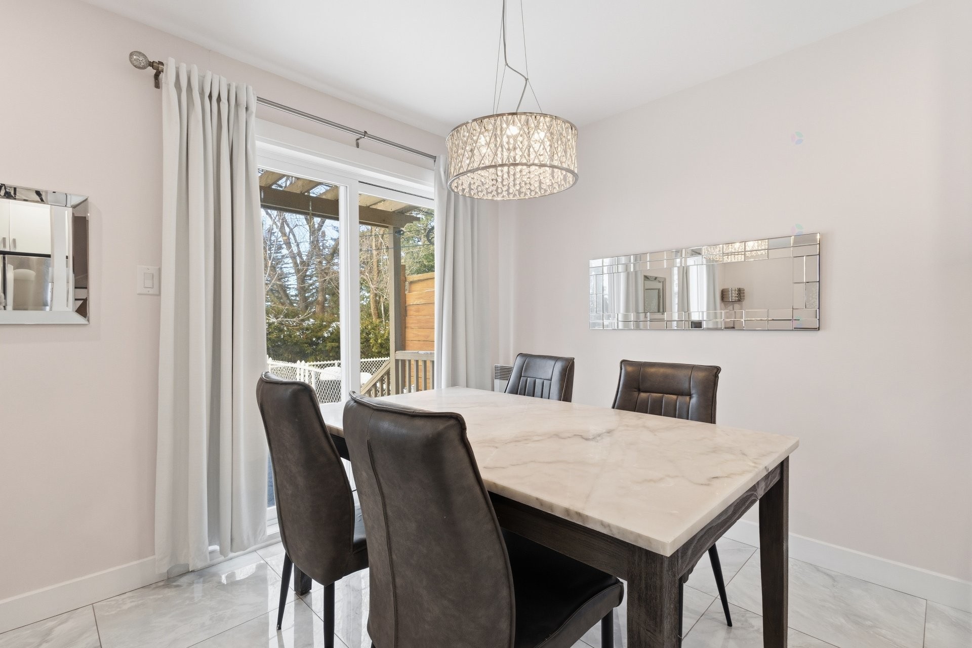









610


Mtée Montrougeau

,
Laval (Fabreville),




QC
H7P5L1

