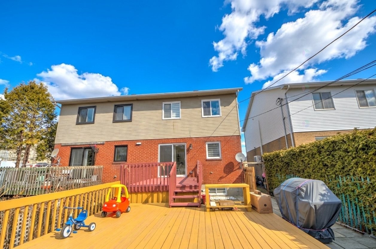 









475


Rue Thérèse

,
Brossard,




QC
J4W3H1

