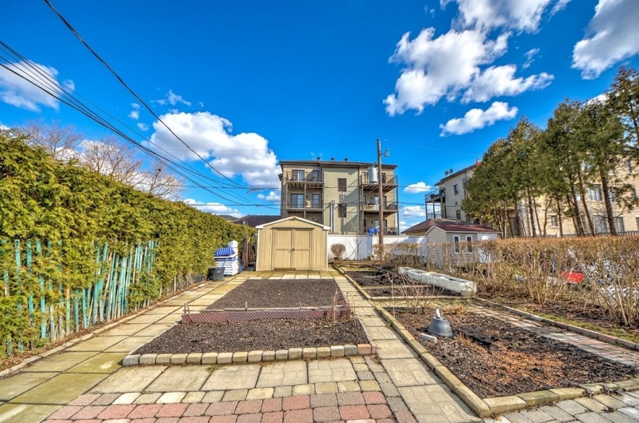 









475


Rue Thérèse

,
Brossard,




QC
J4W3H1

