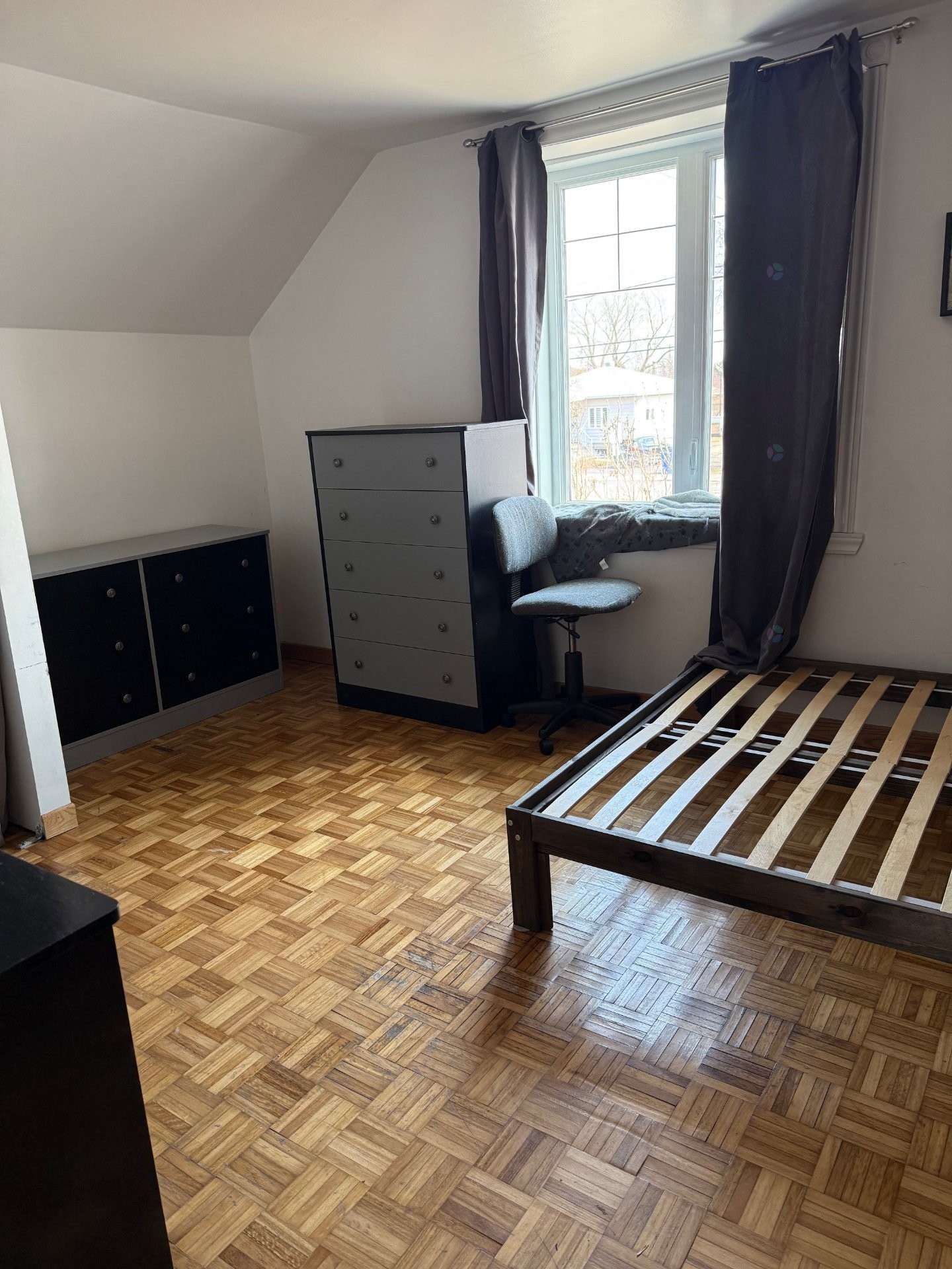 









1740


Rue Centrale

,
Sainte-Catherine,




QC
J5C1G5

