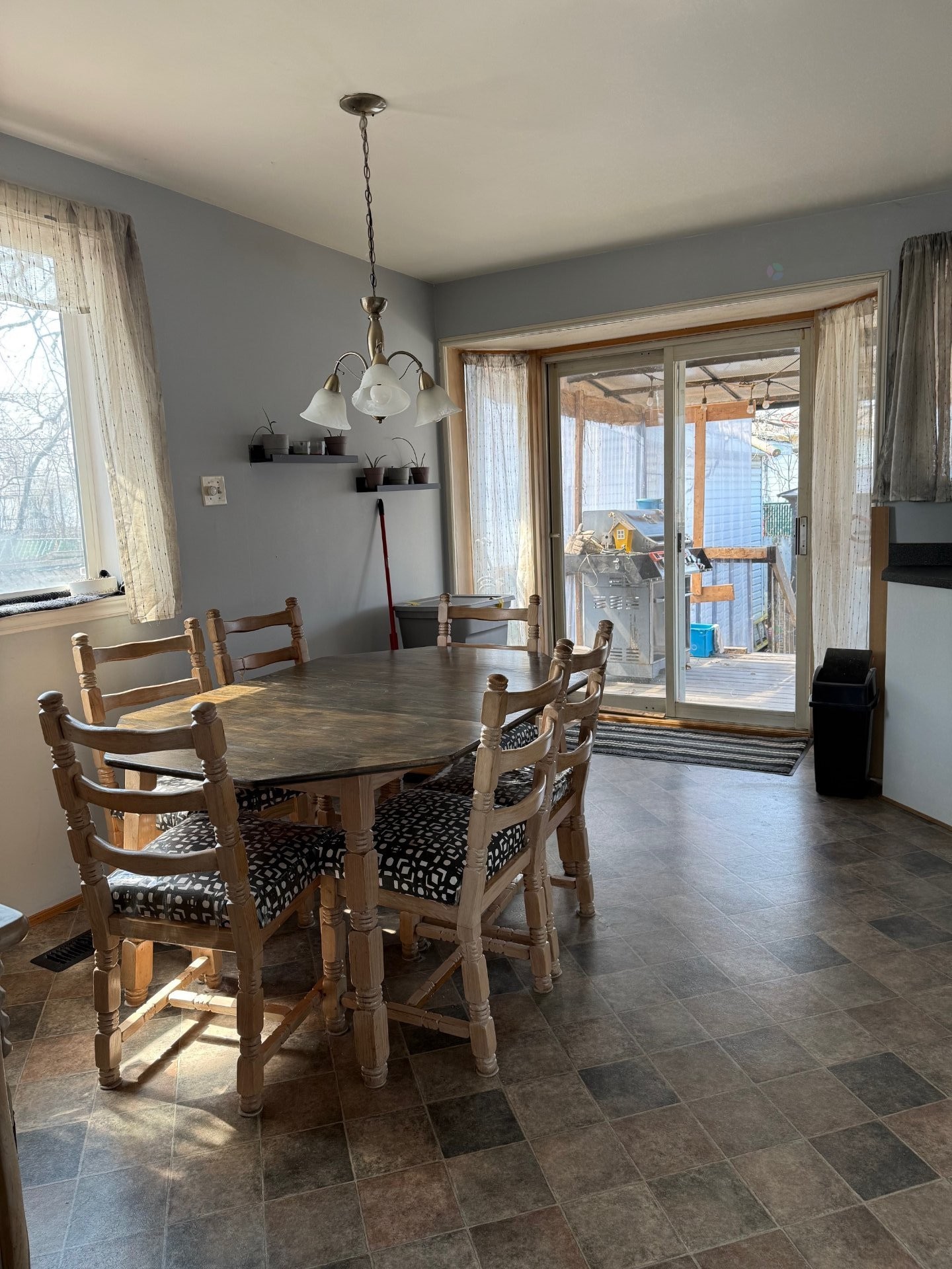









1740


Rue Centrale

,
Sainte-Catherine,




QC
J5C1G5

