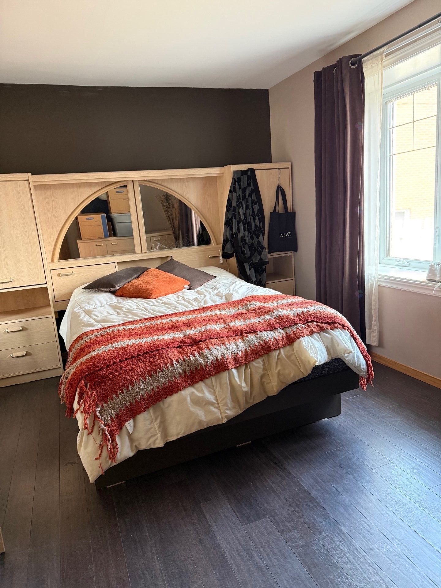 









1740


Rue Centrale

,
Sainte-Catherine,




QC
J5C1G5

