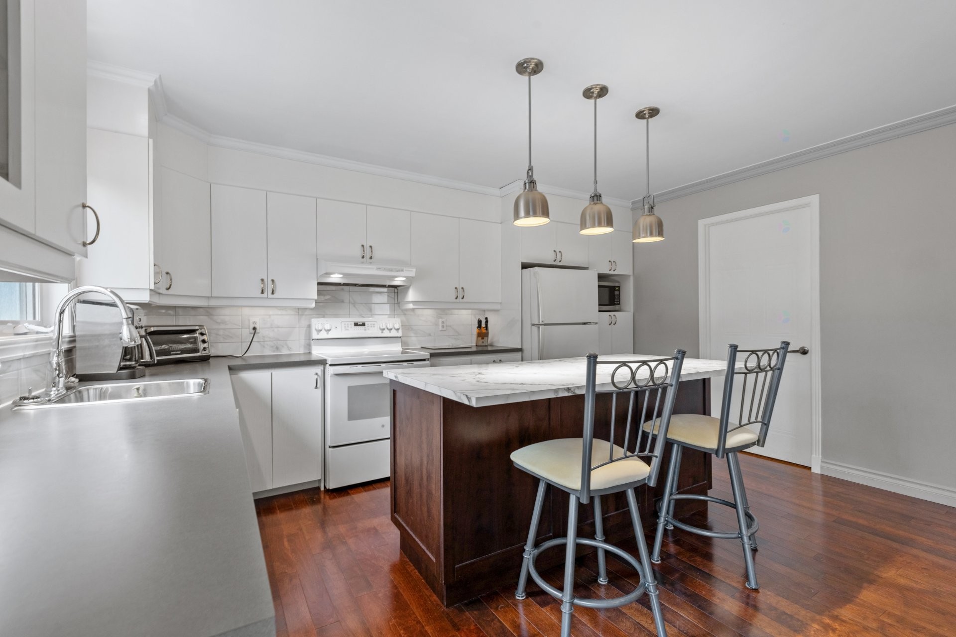 









2000


Rue De Chambly

, 404,
Saint-Bruno-de-Montarville,




QC
J3V6H3

