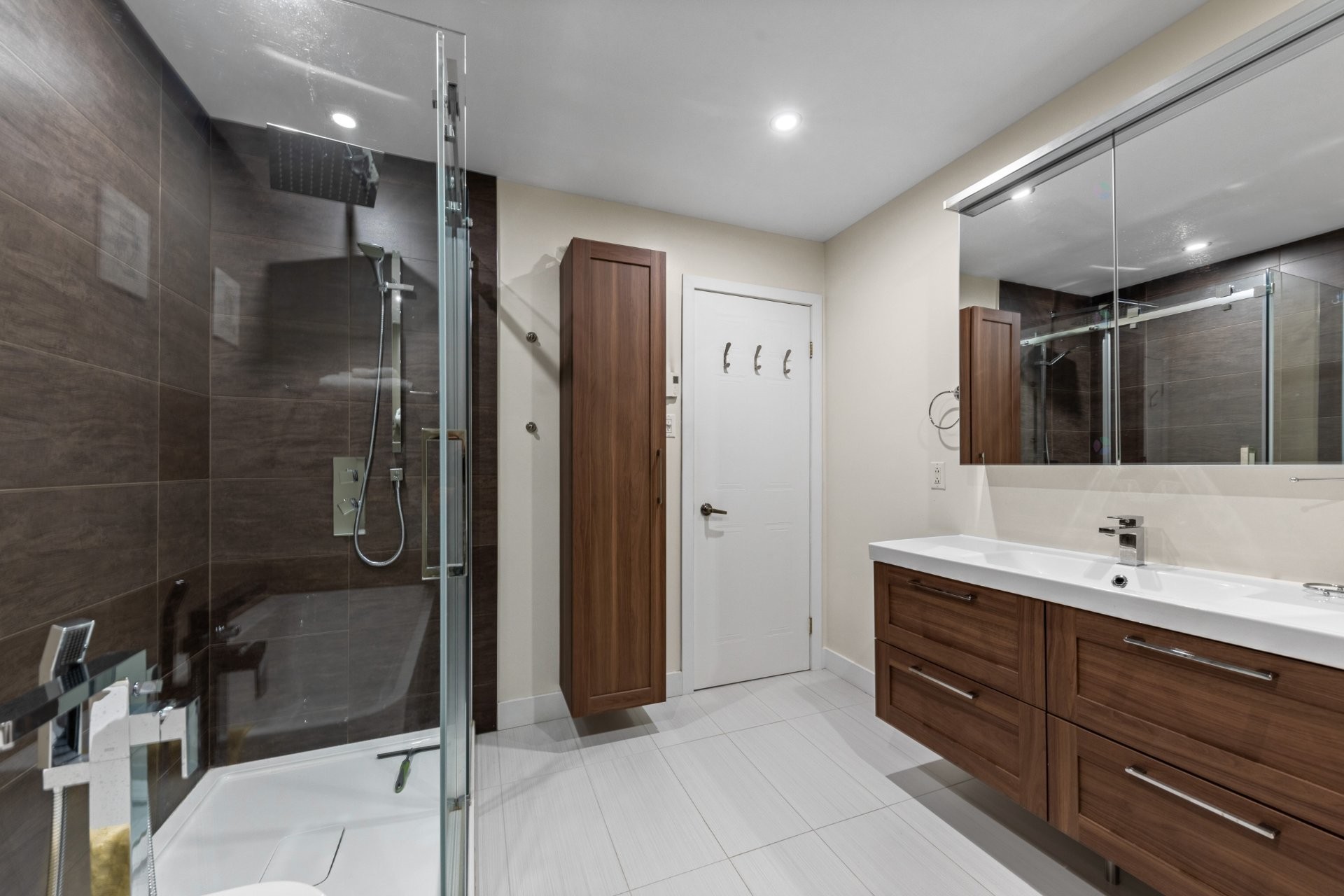 









2000


Rue De Chambly

, 404,
Saint-Bruno-de-Montarville,




QC
J3V6H3

