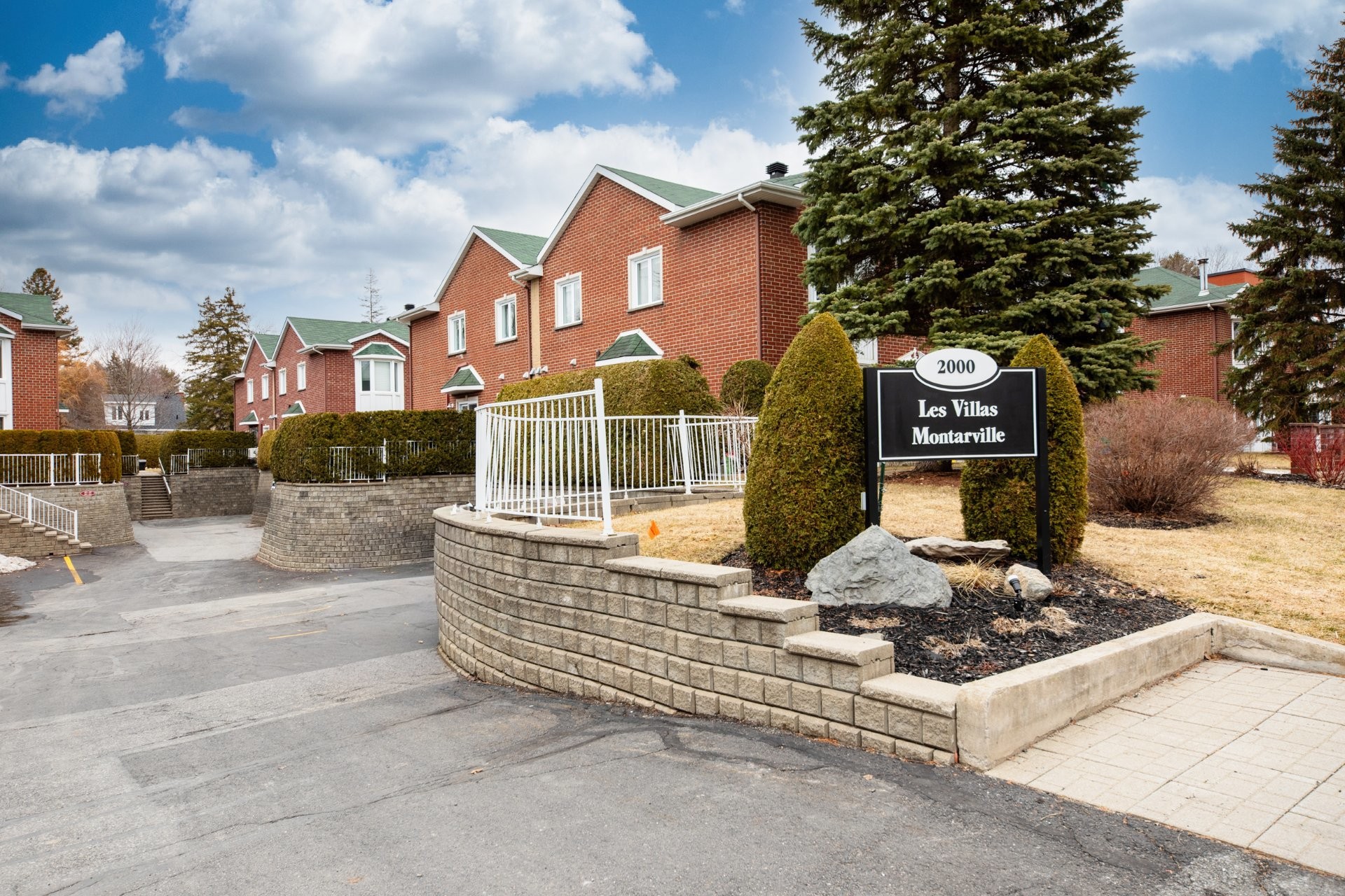 









2000


Rue De Chambly

, 404,
Saint-Bruno-de-Montarville,




QC
J3V6H3

