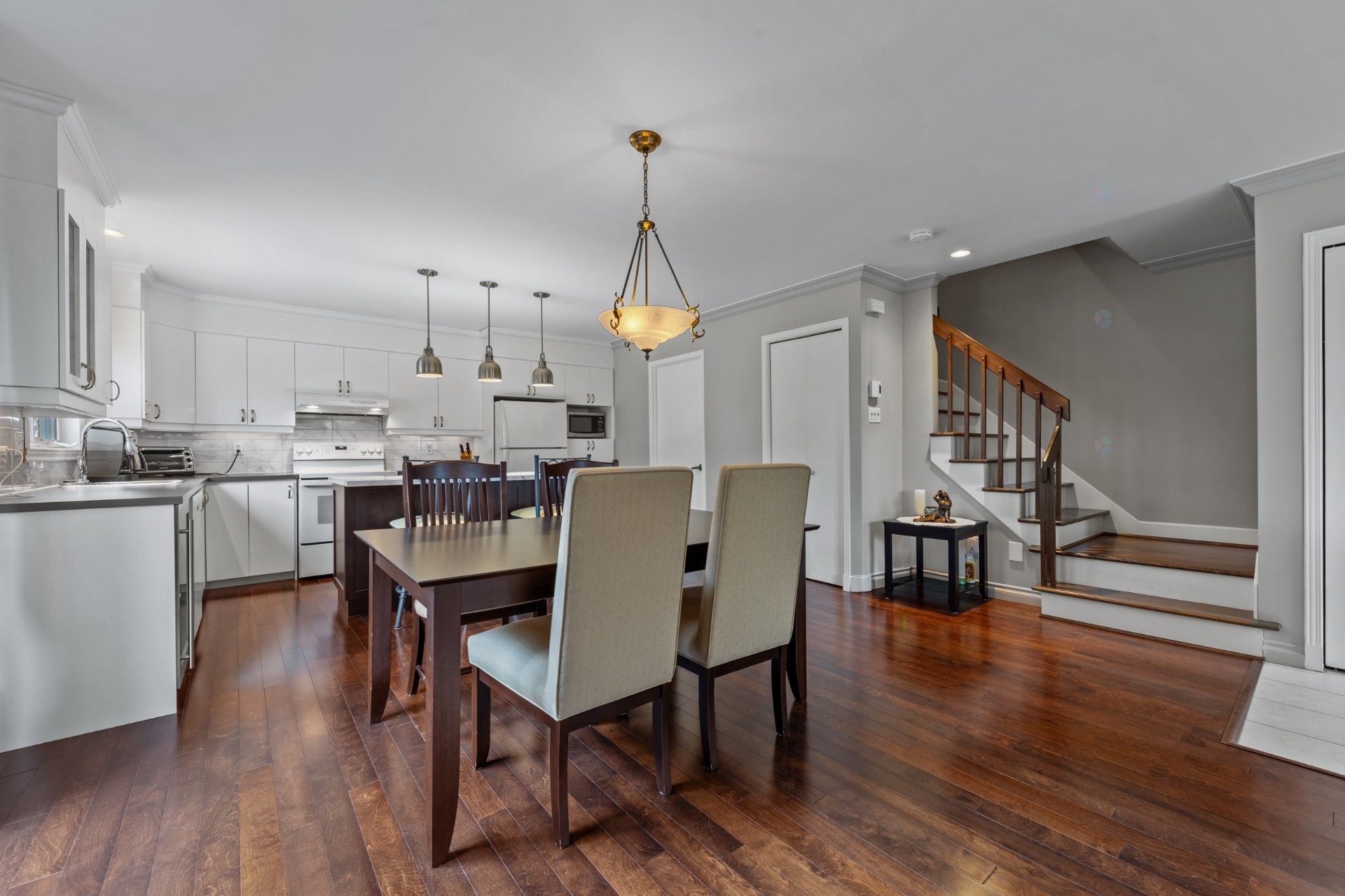 









2000


Rue De Chambly

, 404,
Saint-Bruno-de-Montarville,




QC
J3V6H3

