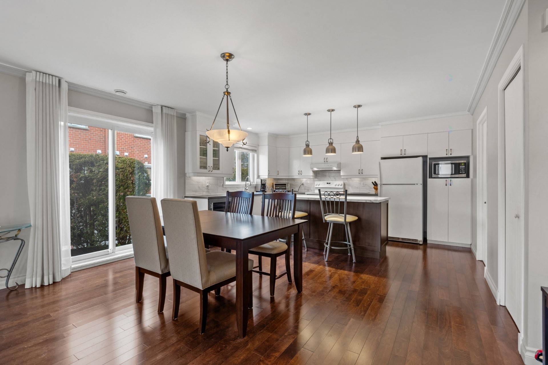 









2000


Rue De Chambly

, 404,
Saint-Bruno-de-Montarville,




QC
J3V6H3

