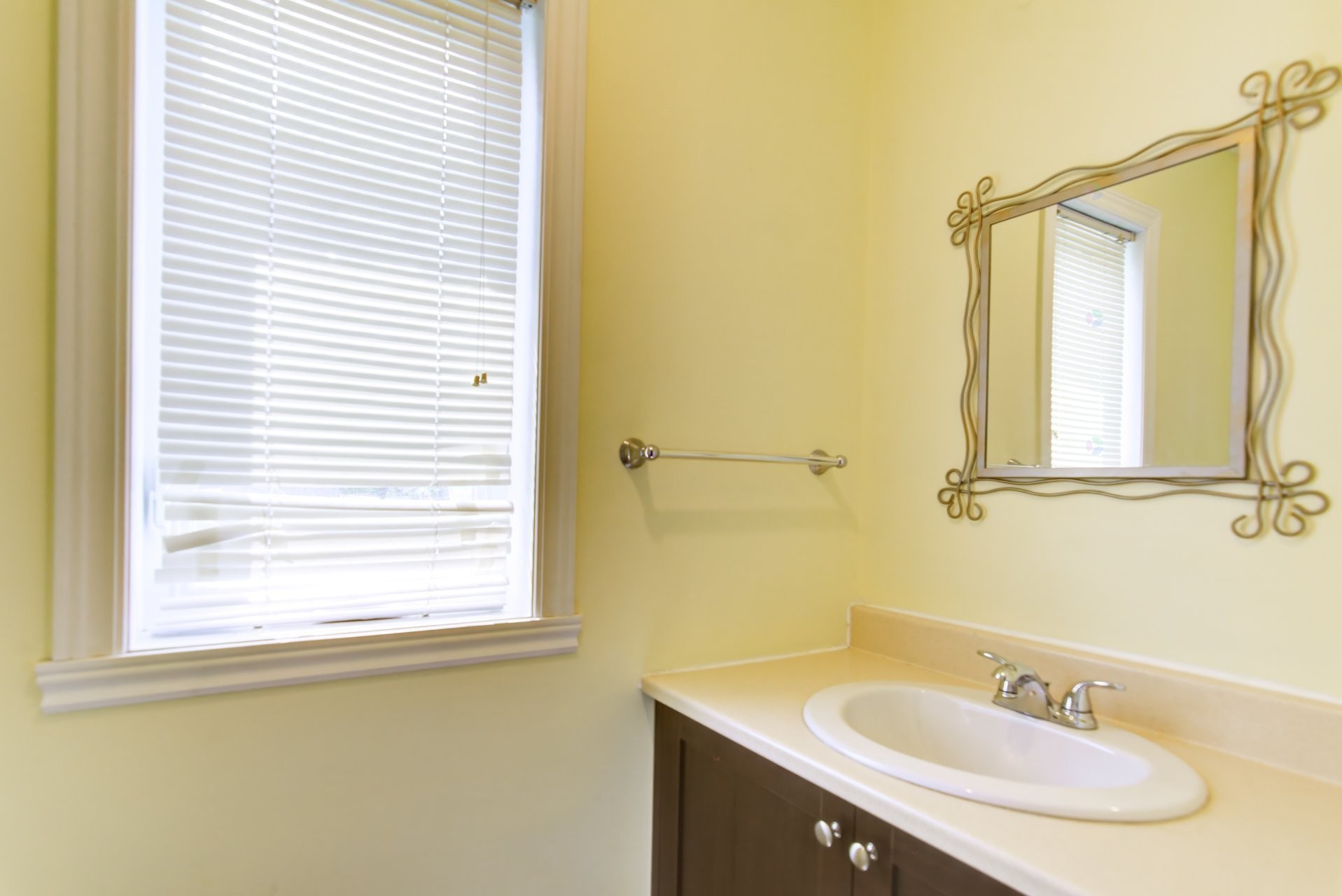 









8165


Rue Louisbourg

,
Brossard,




QC
J4Y0H6

