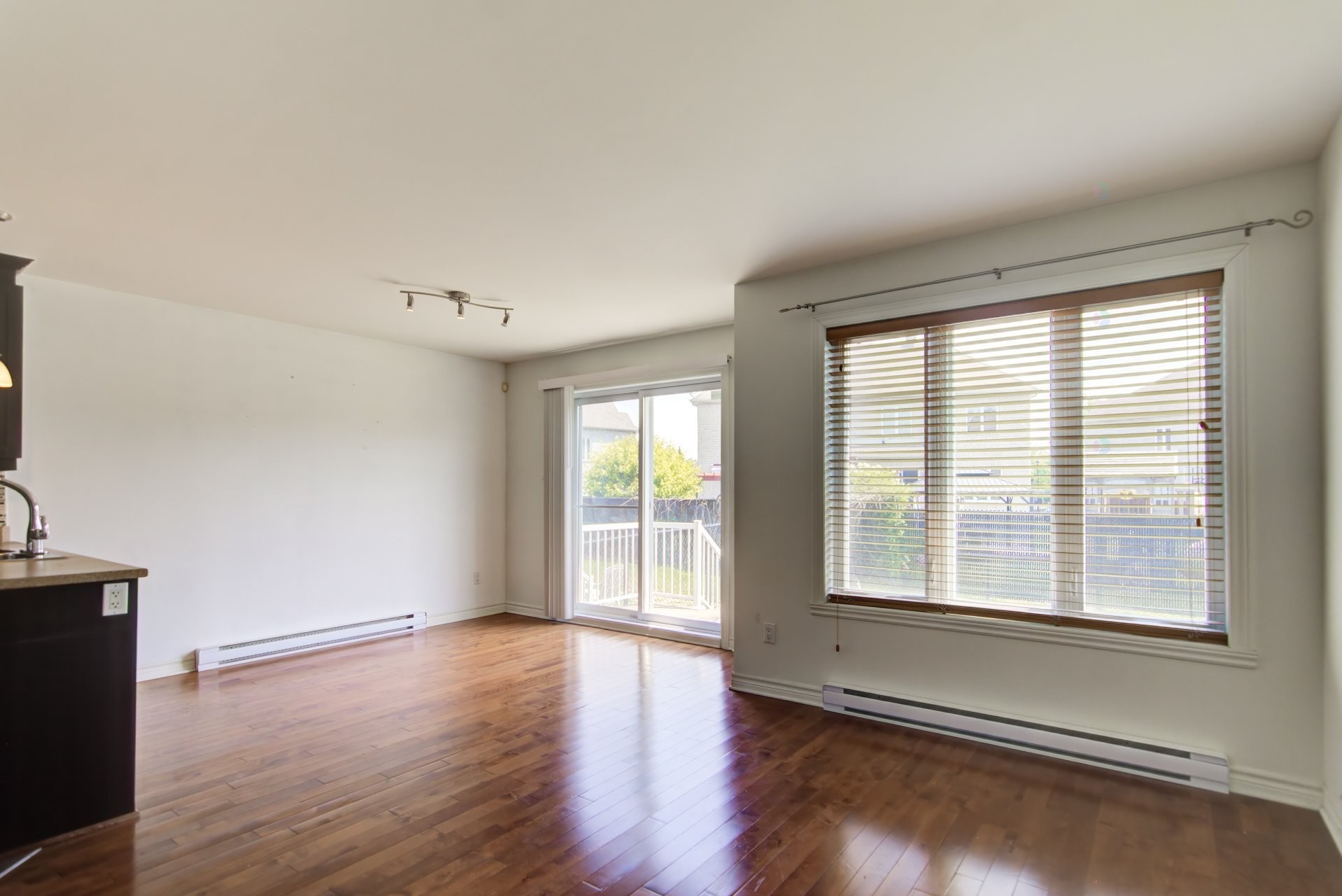 









8165


Rue Louisbourg

,
Brossard,




QC
J4Y0H6

